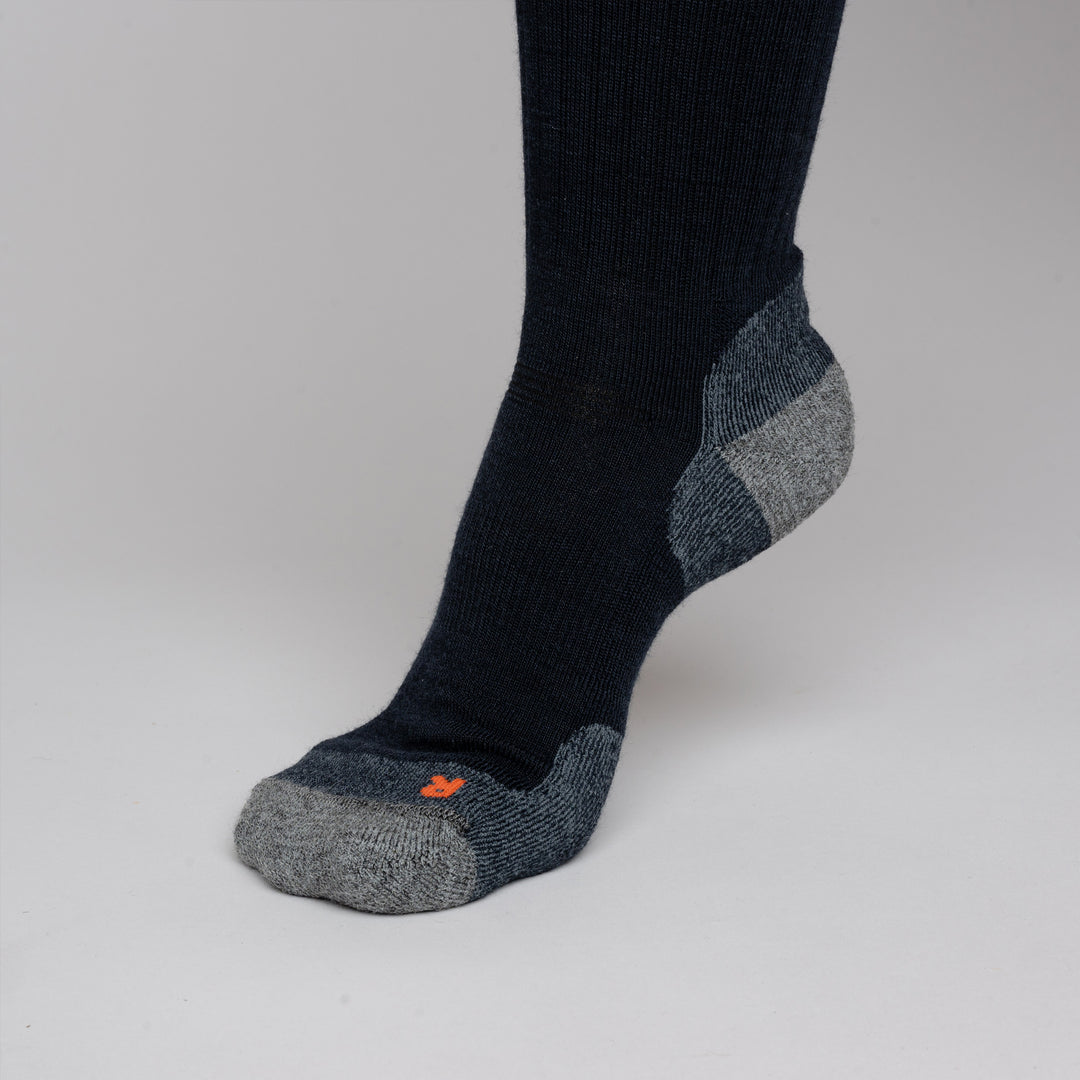 Merino Wandersocken in Marine, elastisch und seamless von Tom Fyfe