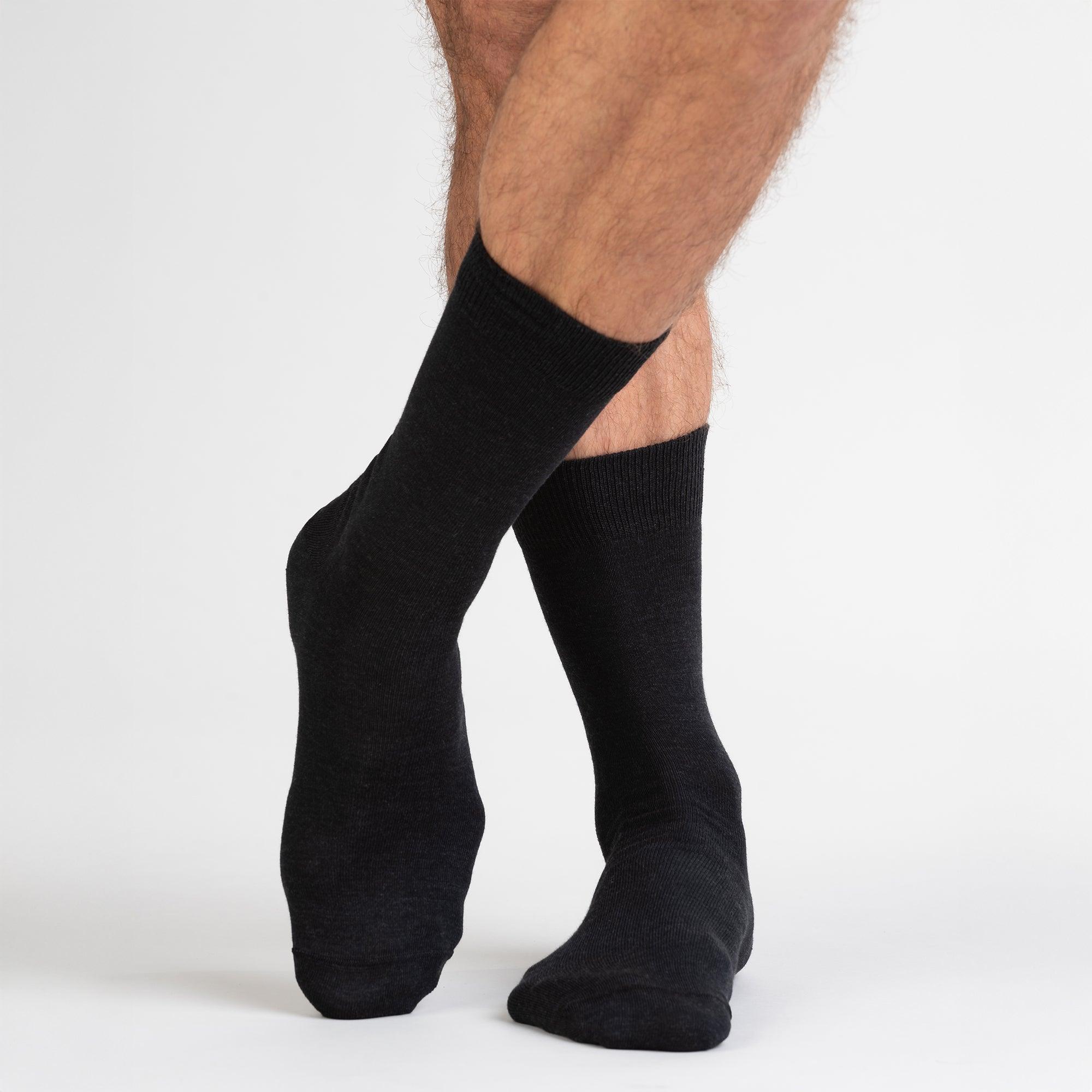 TOM FYFE Merino Business Socken in Anthrazit, überkreuzte Darstellung der Socken (zweite Variante)