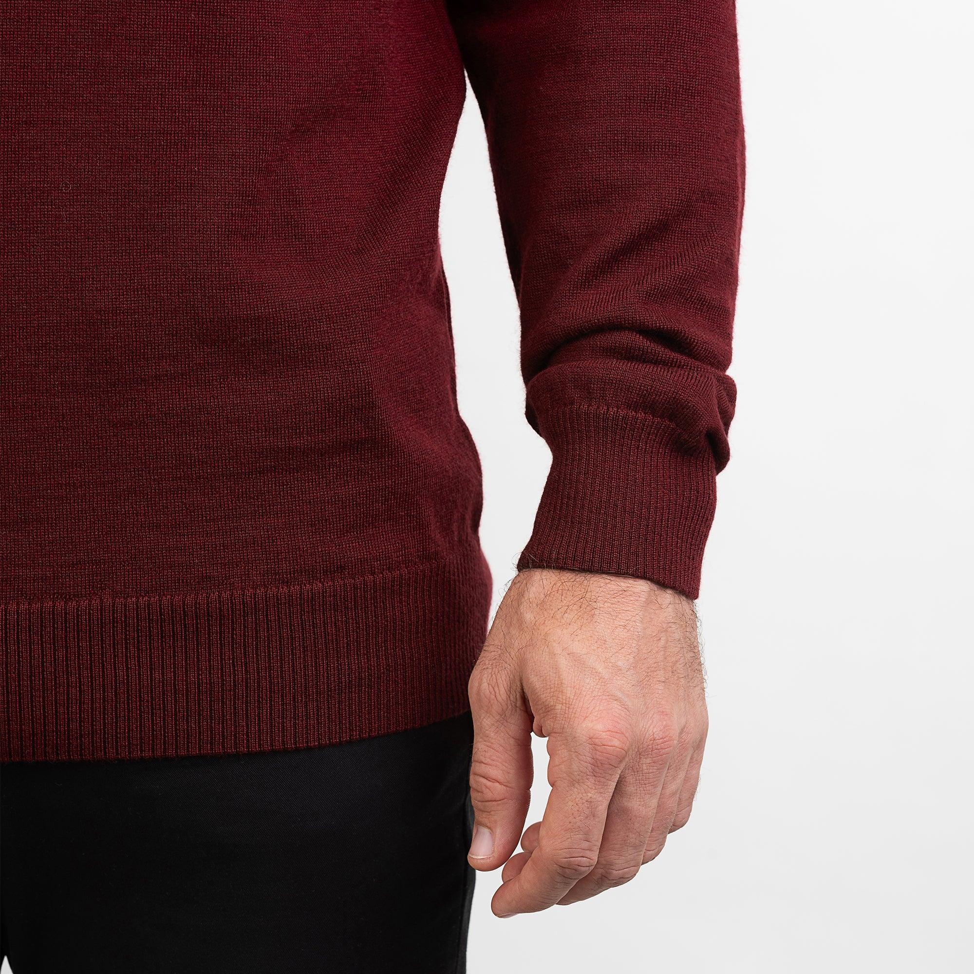 TOM FYFE Merino Herren Crewneck Rundhals-Pullover in Bordeaux, Detailansicht des Materials