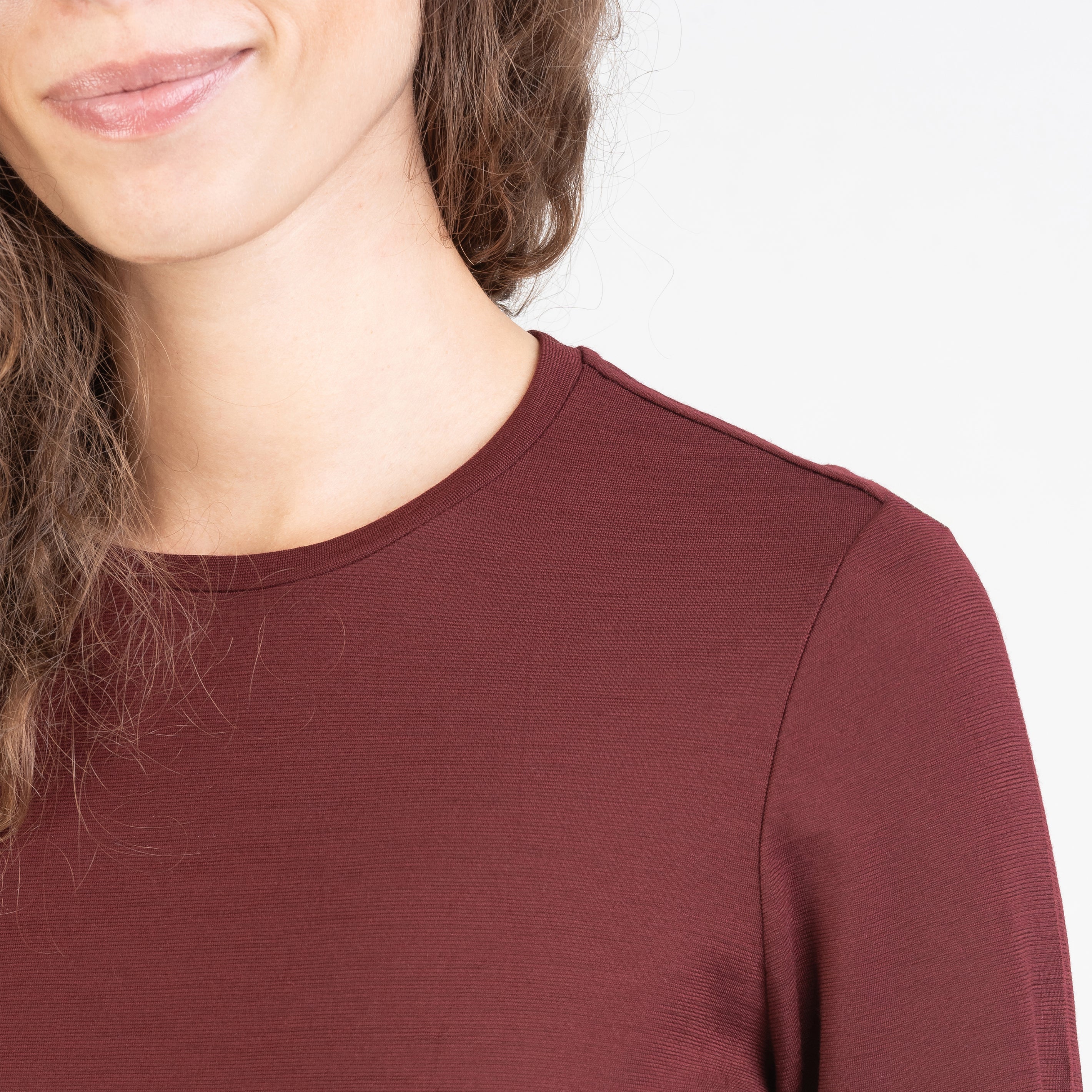Tom Fyfe Merino Damen Langarmshirt in Burgundy, Schulteransicht