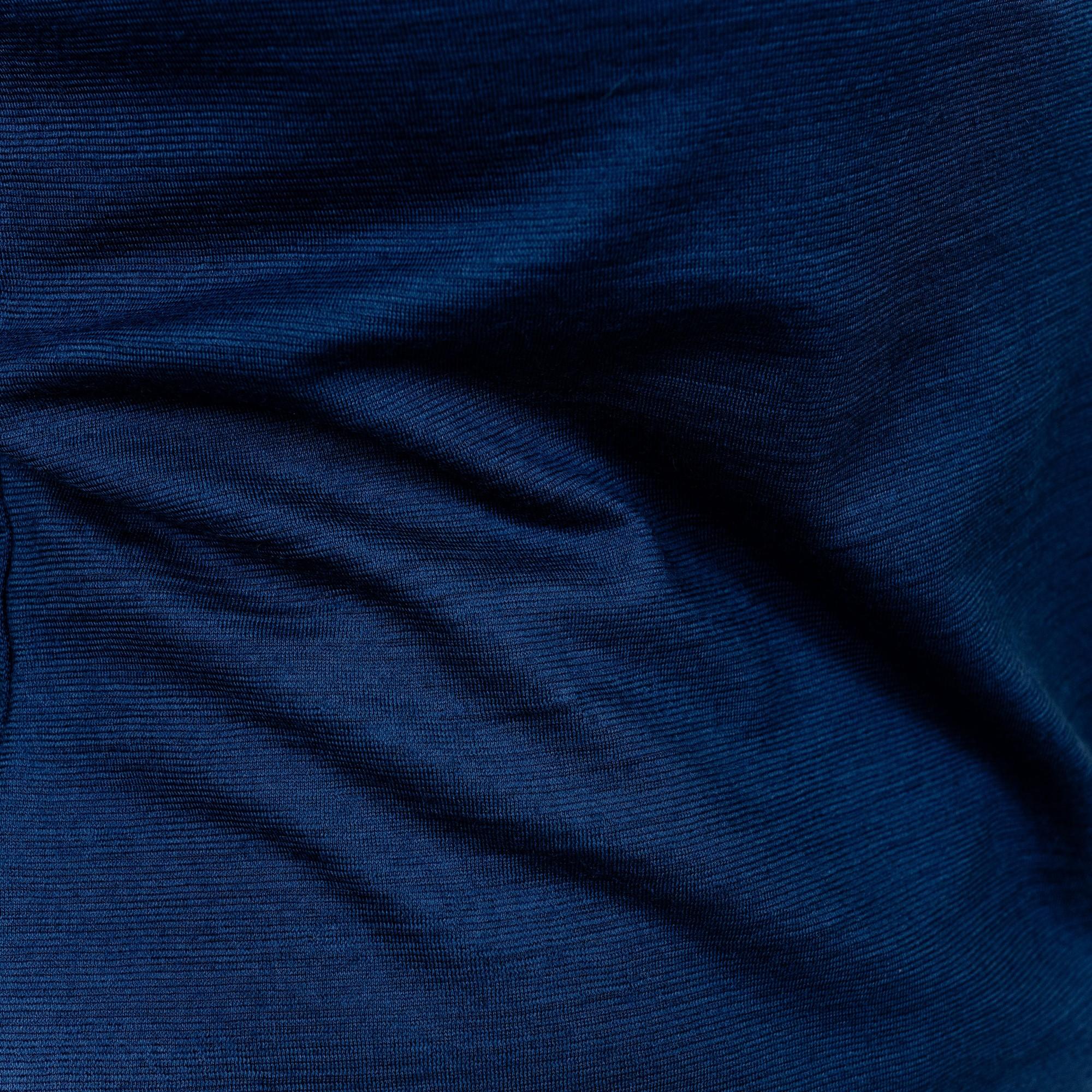 Merino Damen Poloshirt Stoffaufnahme von Tom Fyfe in Marine