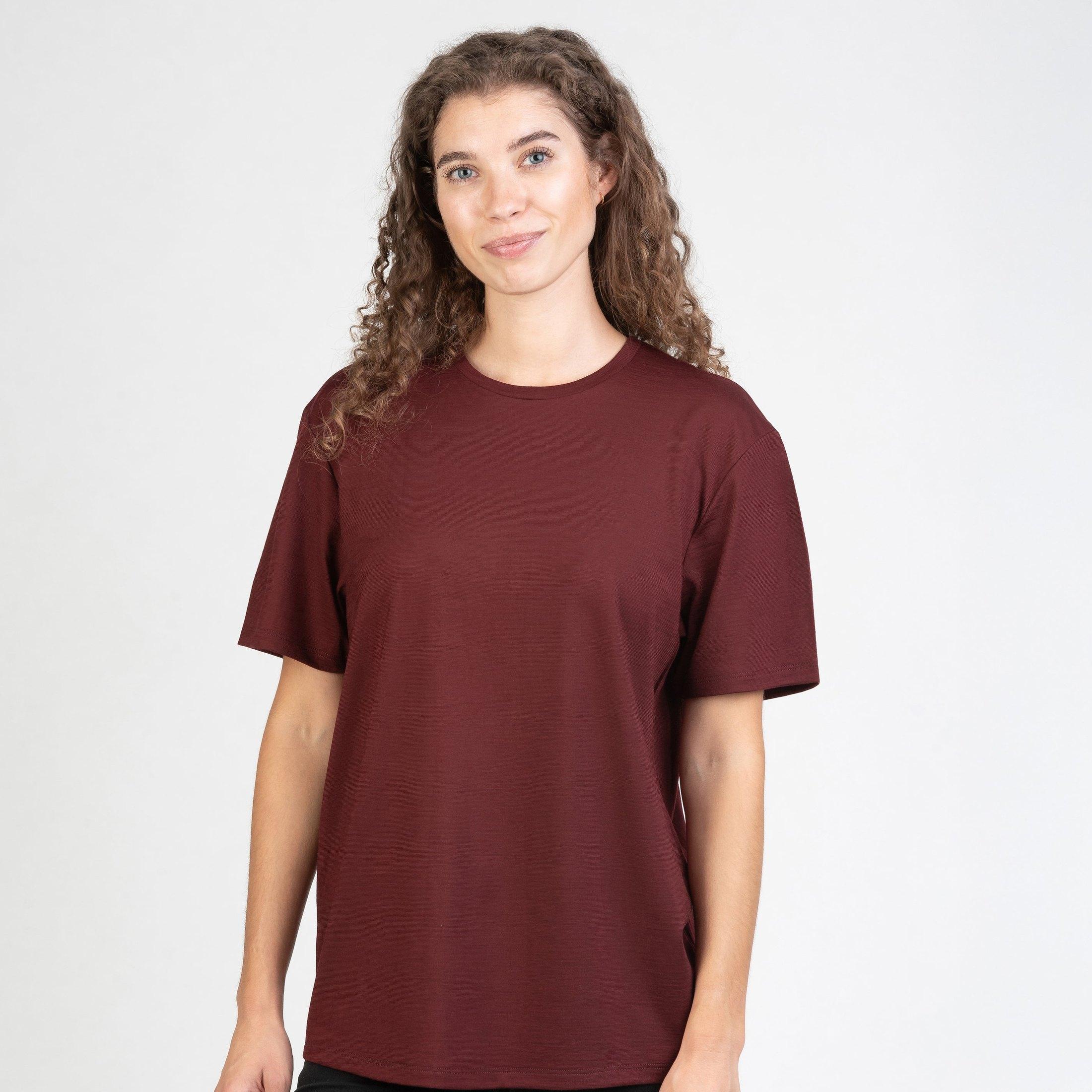 Tom Fyfe Merino Unisex Regular T-Shirt in Burgundy, Vorderansicht