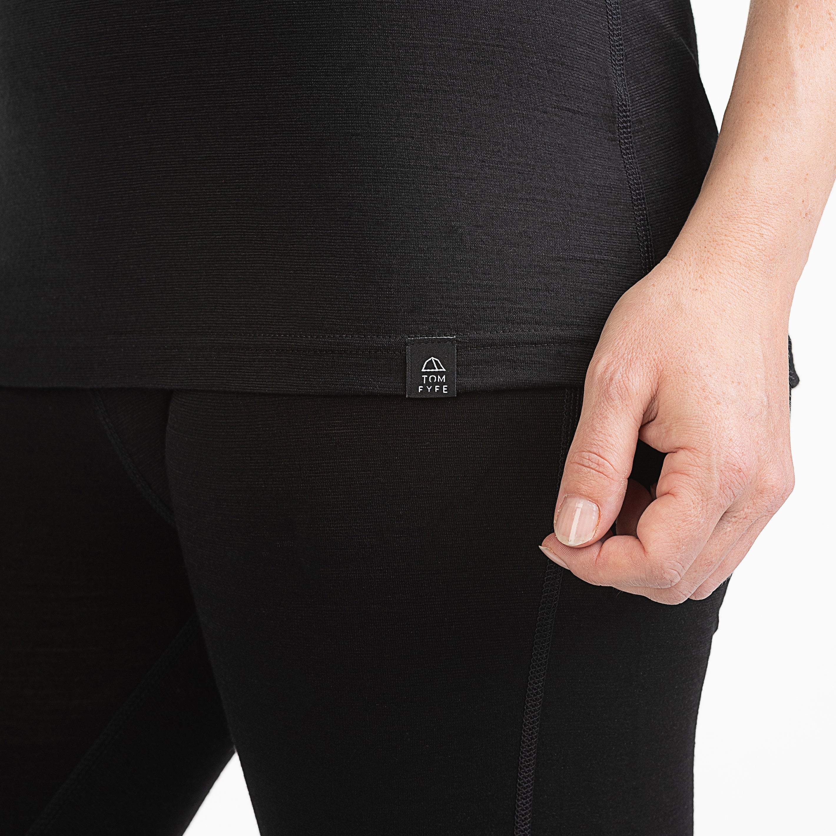 Merino Damen Unterhemd T-Shirt Label von TOM FYFE in Schwarz