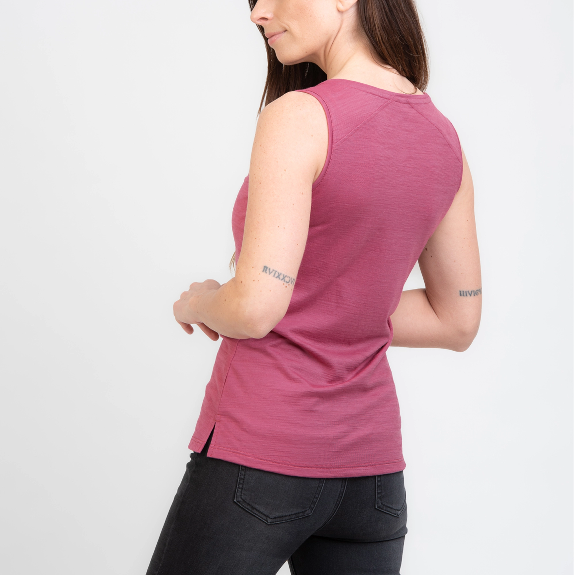 TOM FYFE Merino Damen Tank Top in Brombeere, Rückansicht TF202007