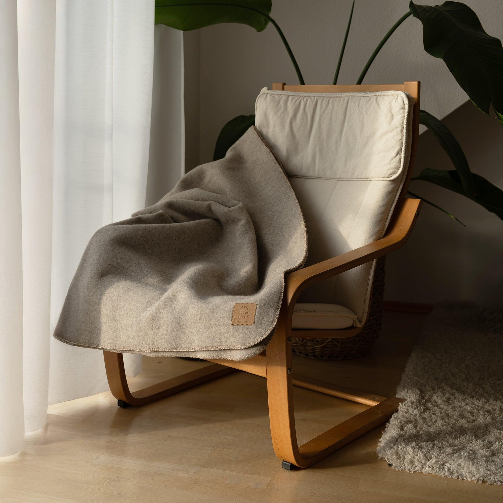 TOM FYFE Merino Decke in Moonstone, erste Produktansicht