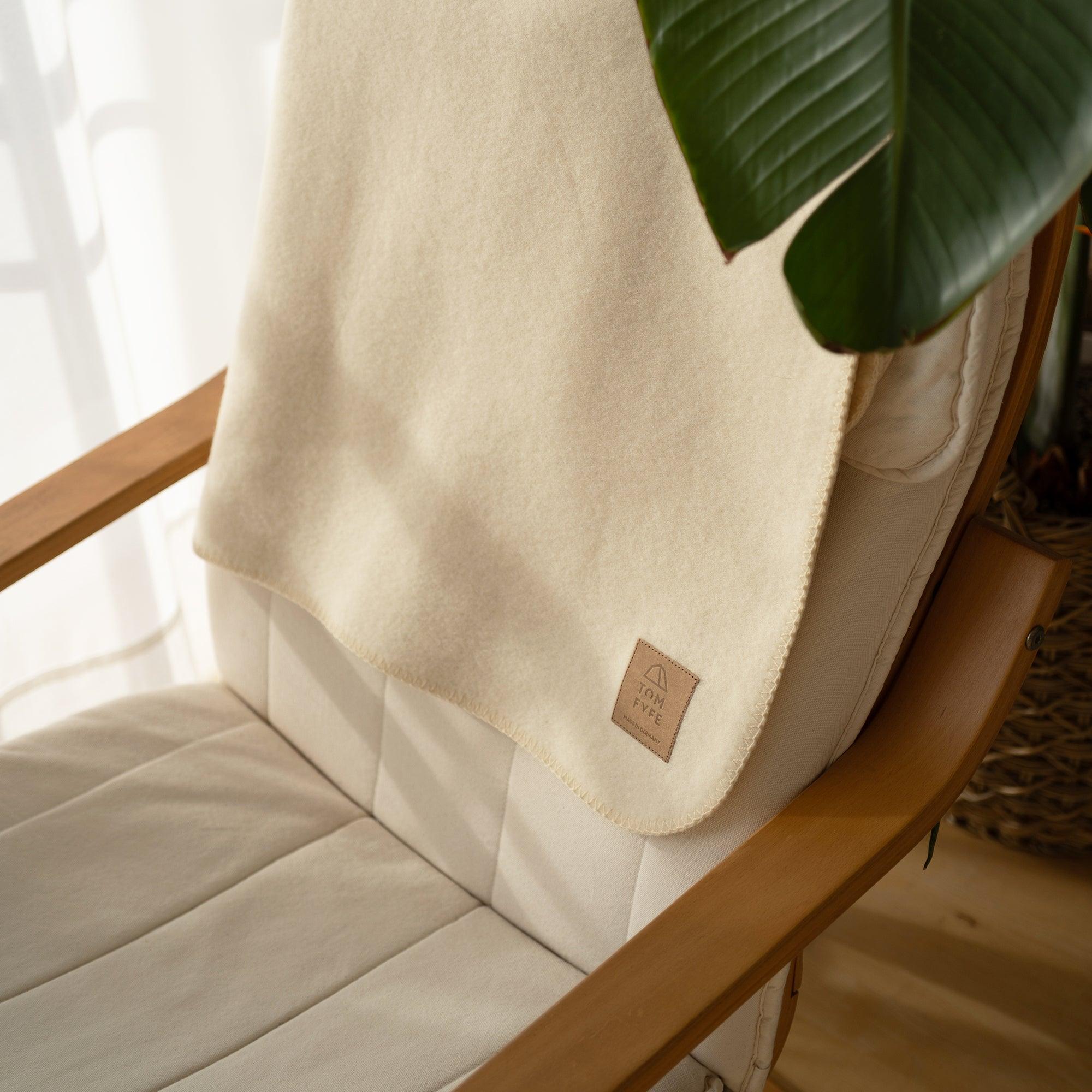 TOM FYFE Merino Decke in Polar White, fünfte Produktansicht