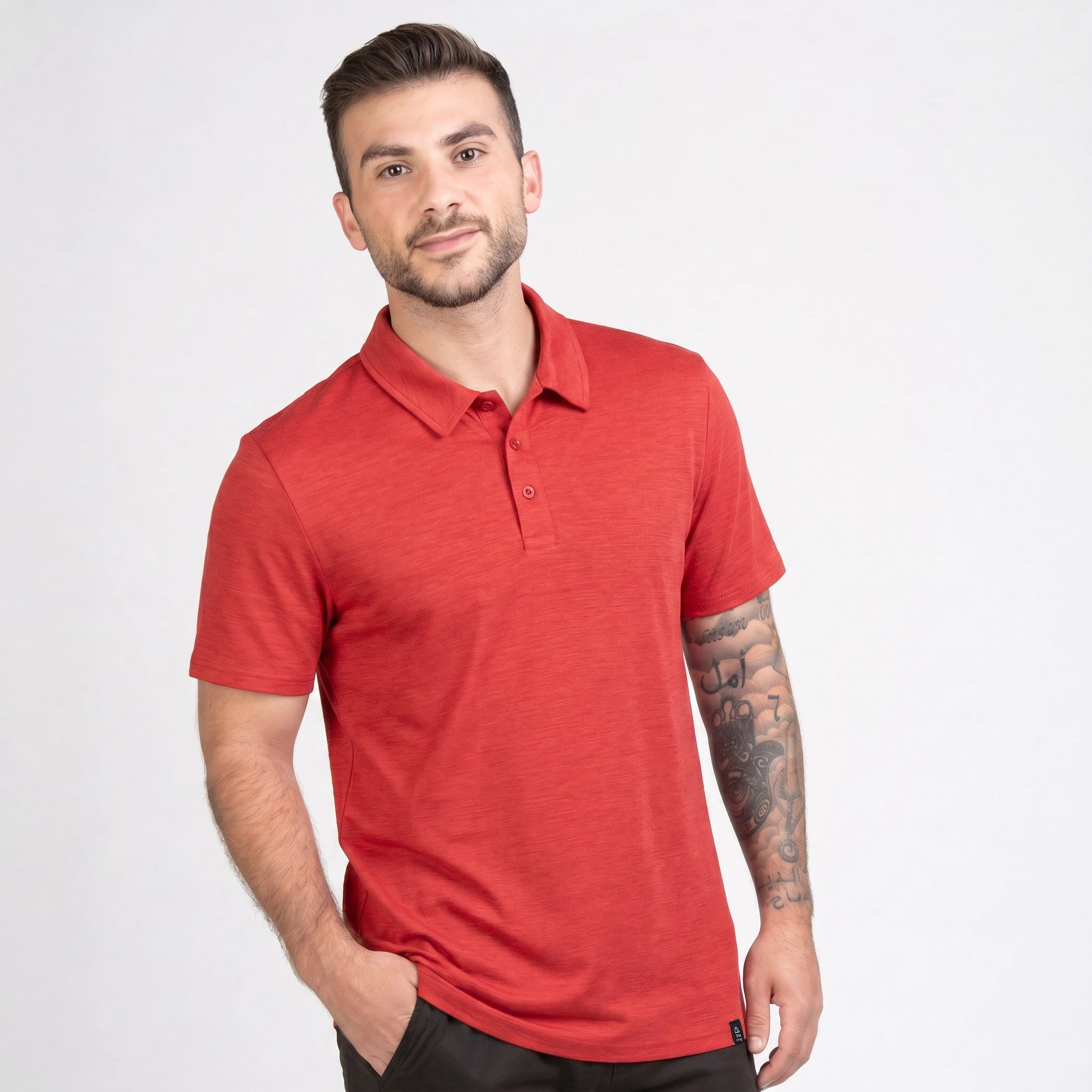 Merino Herren Poloshirt Frontansicht von TOM FYFE in Coral Red