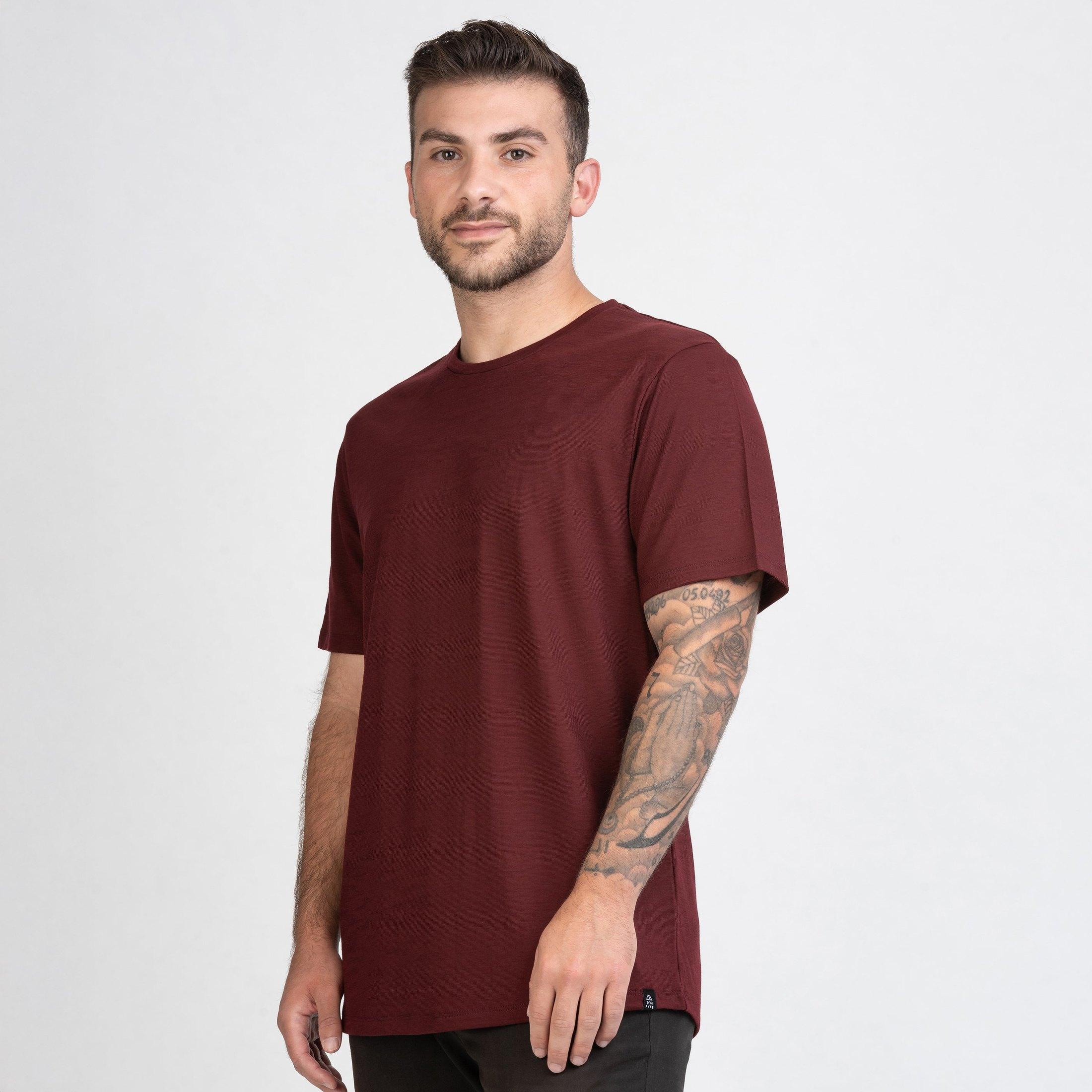 Tom Fyfe Merino Unisex Regular T-Shirt in Burgundy, Vorderansicht