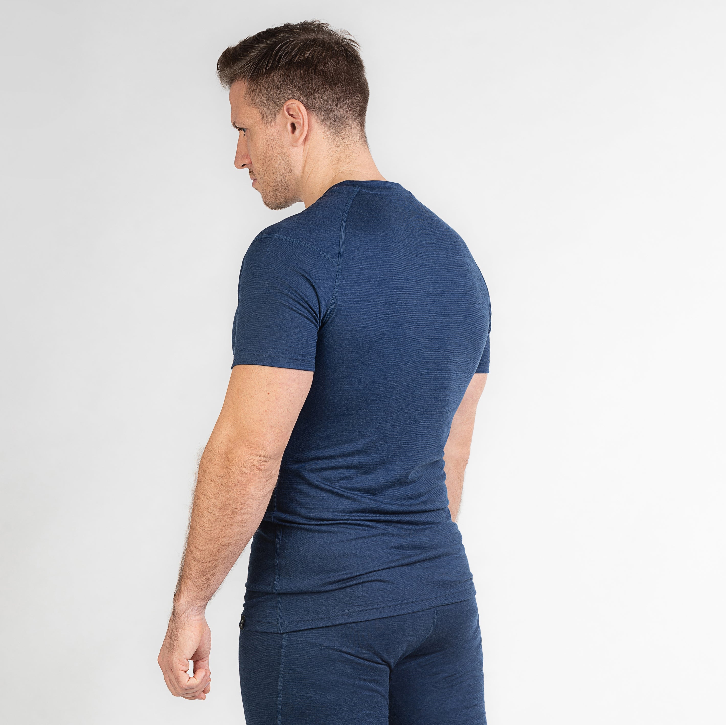 Merino Herren Unterhemd T-Shirt Hinteransicht von TOM FYFE in Marine