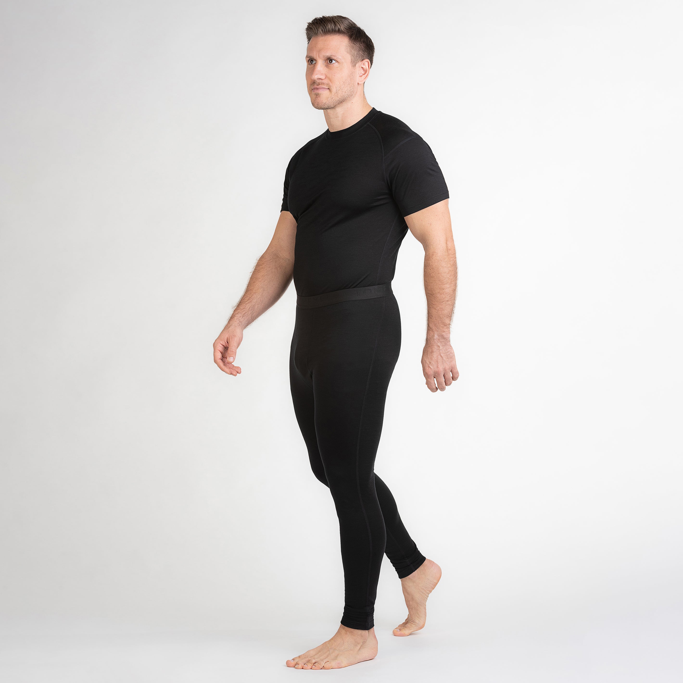 Merino Herren Unterhemd T-Shirt Frontansicht 2 von TOM FYFE in Schwarz