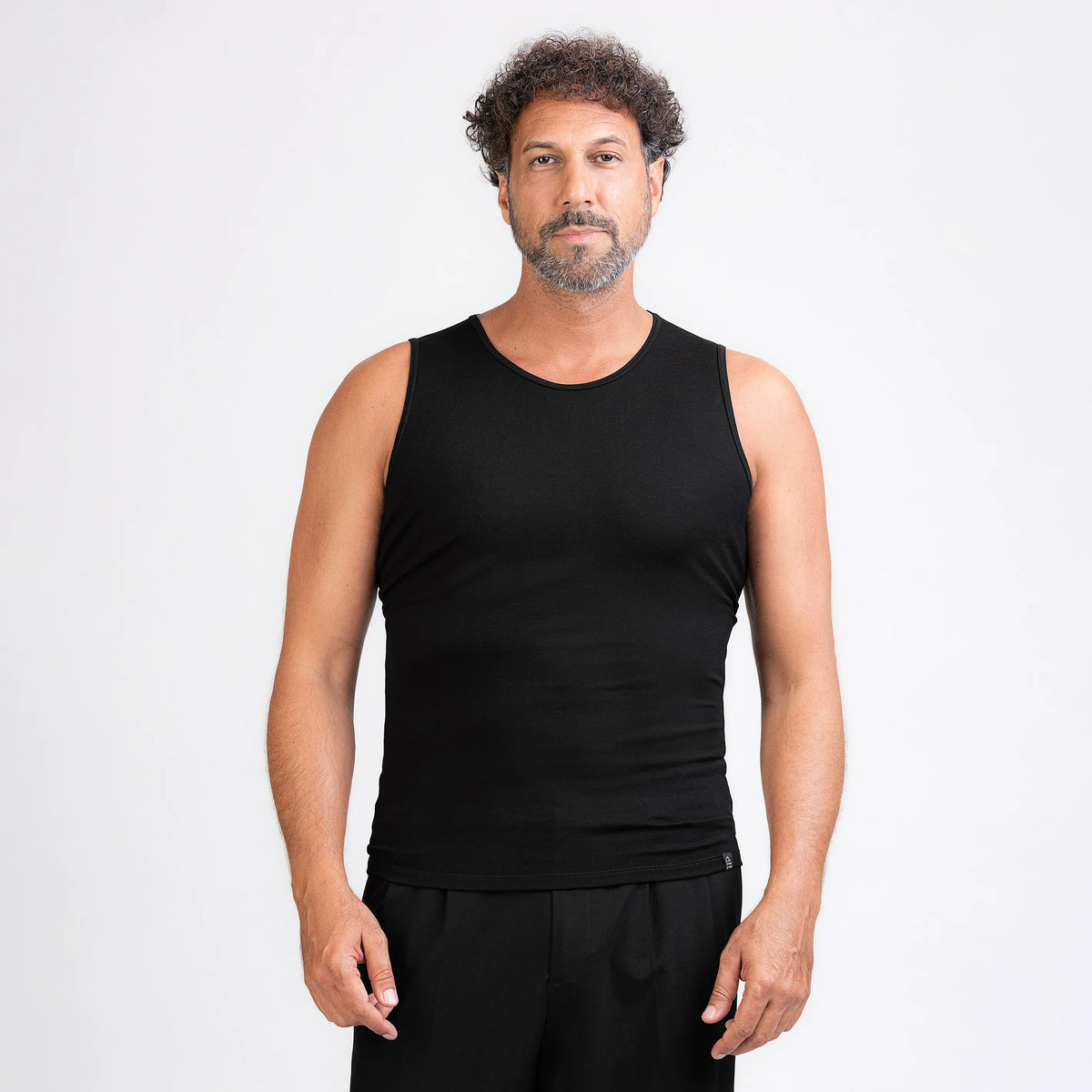 TOM FYFE Merino Herrren Stretch 240 Tank Top in Schwarz, Frontansicht TF101009 #farbe_schwarz