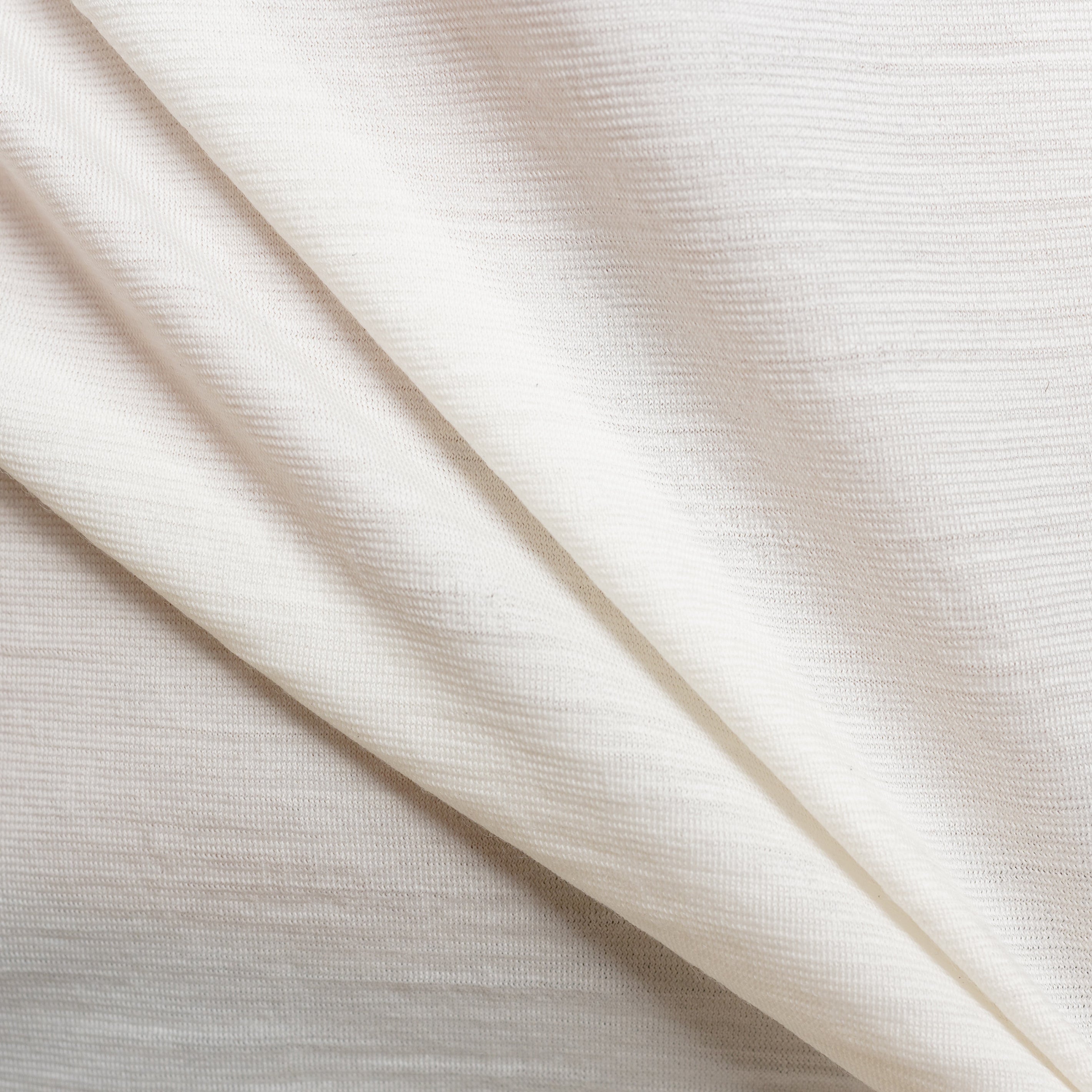 Merino Herren Tank-Top von Tom Fyfe Detailaufnahme der Stofffarbe Wollweiß