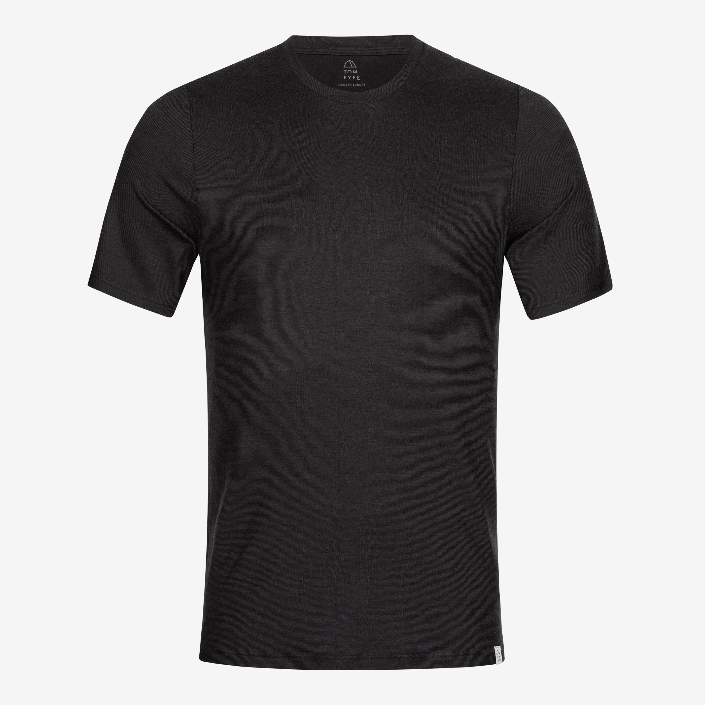 Merino Herren Shirt Frontansicht von Tom Fyfe in Schwarz