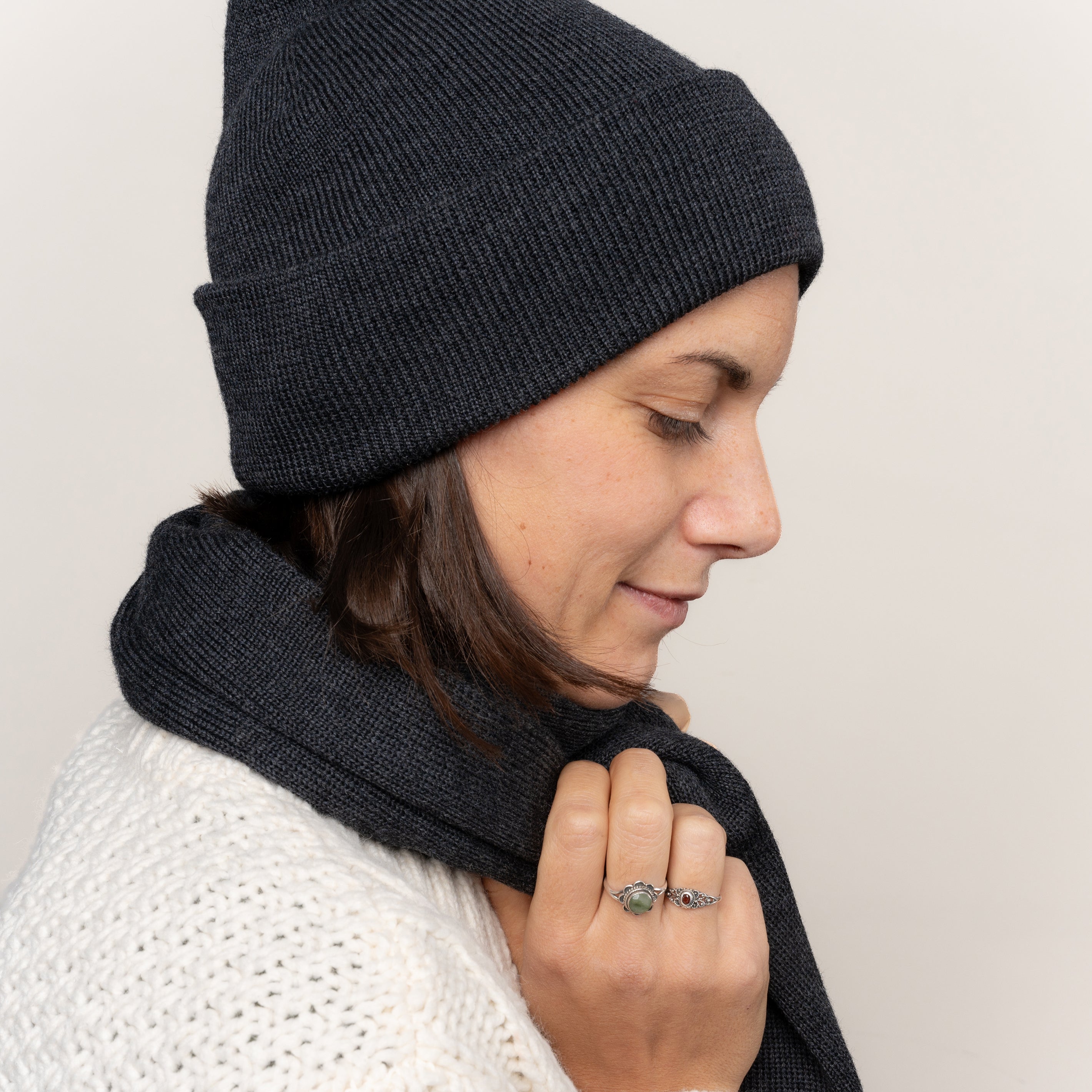 Merino Stickmuetze von Tom Fyfe in Anthrazit