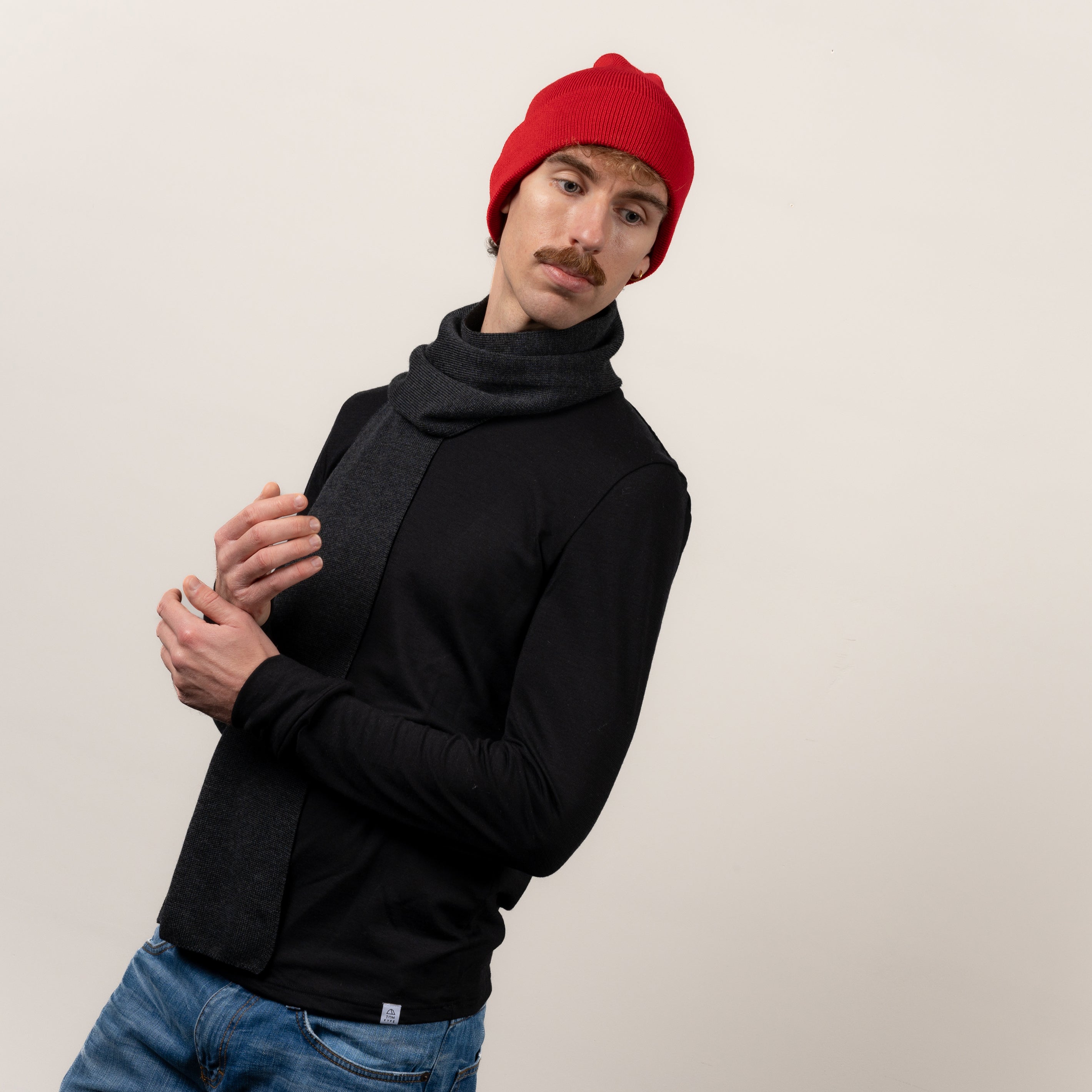 Merino Stickmuetze von Tom Fyfe in Rot
