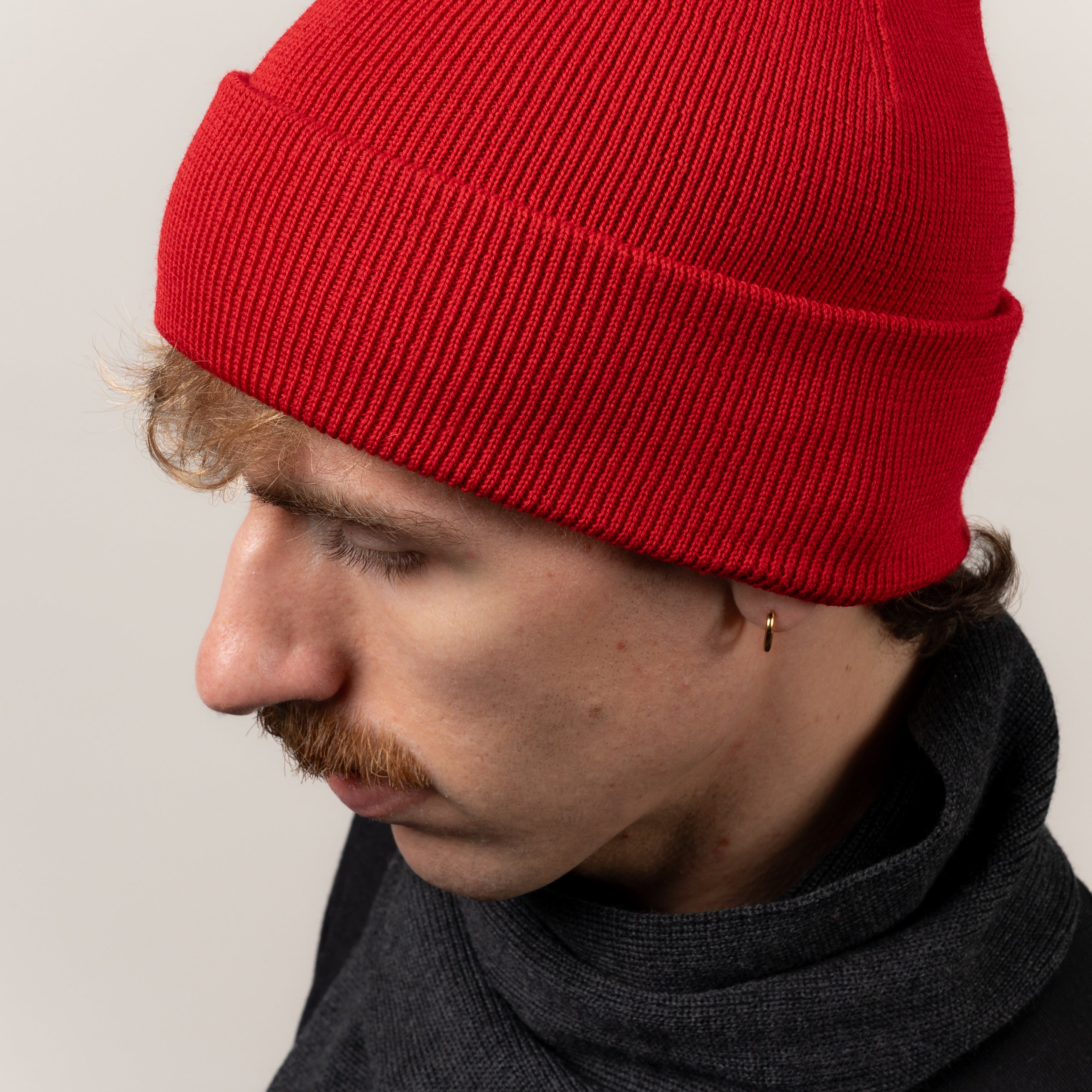 Merino Stickmuetze von Tom Fyfe in Rot