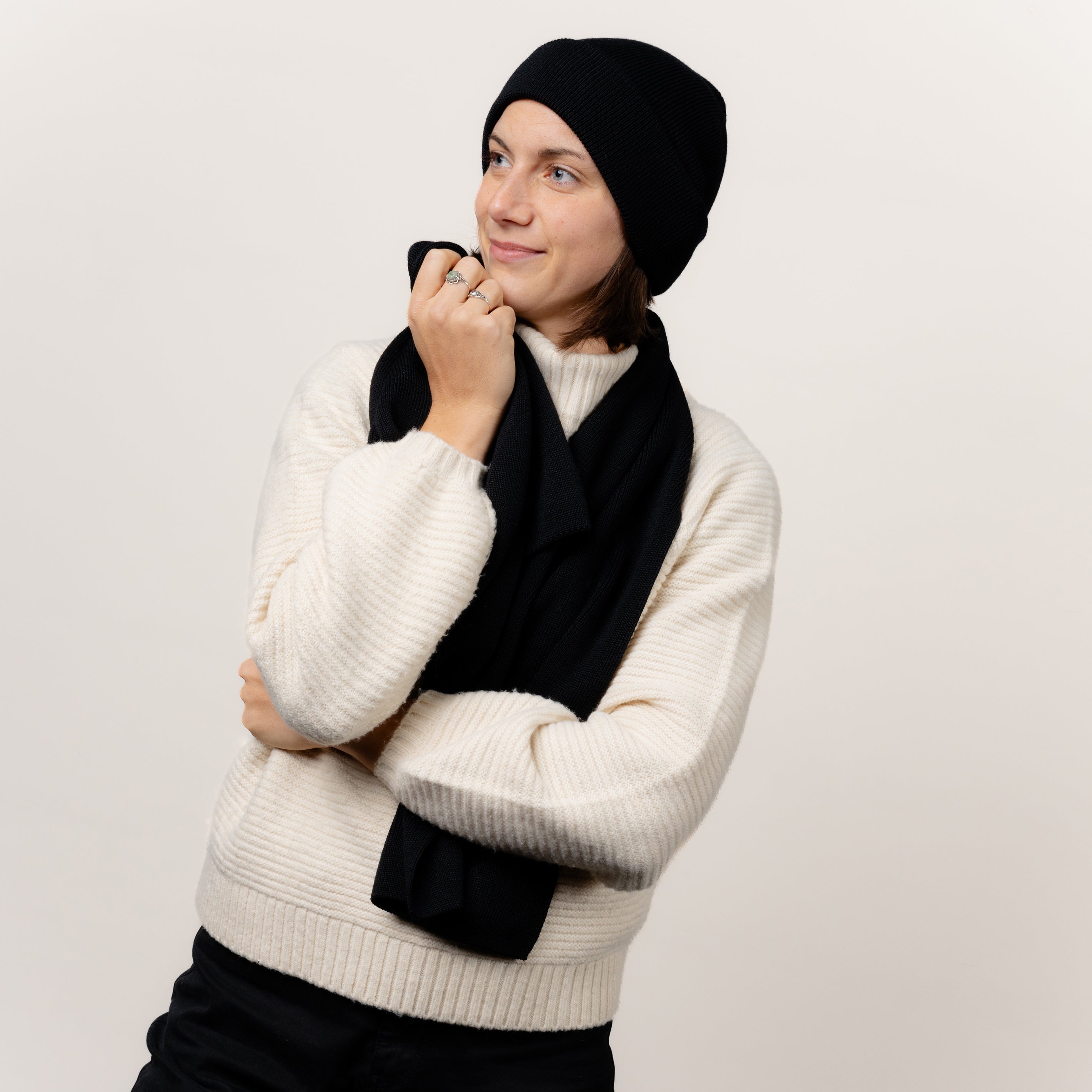 Merino Stickmuetze von Tom Fyfe in Schwarz