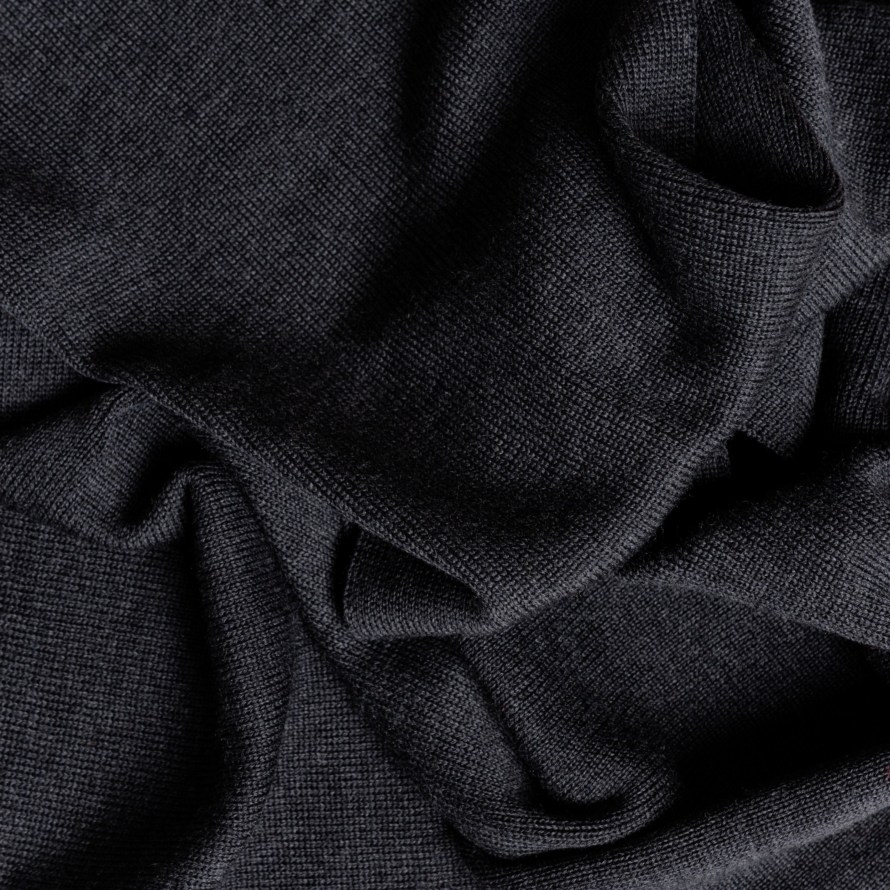 Merino Strickschal von Tom Fyfe in Anthrazit