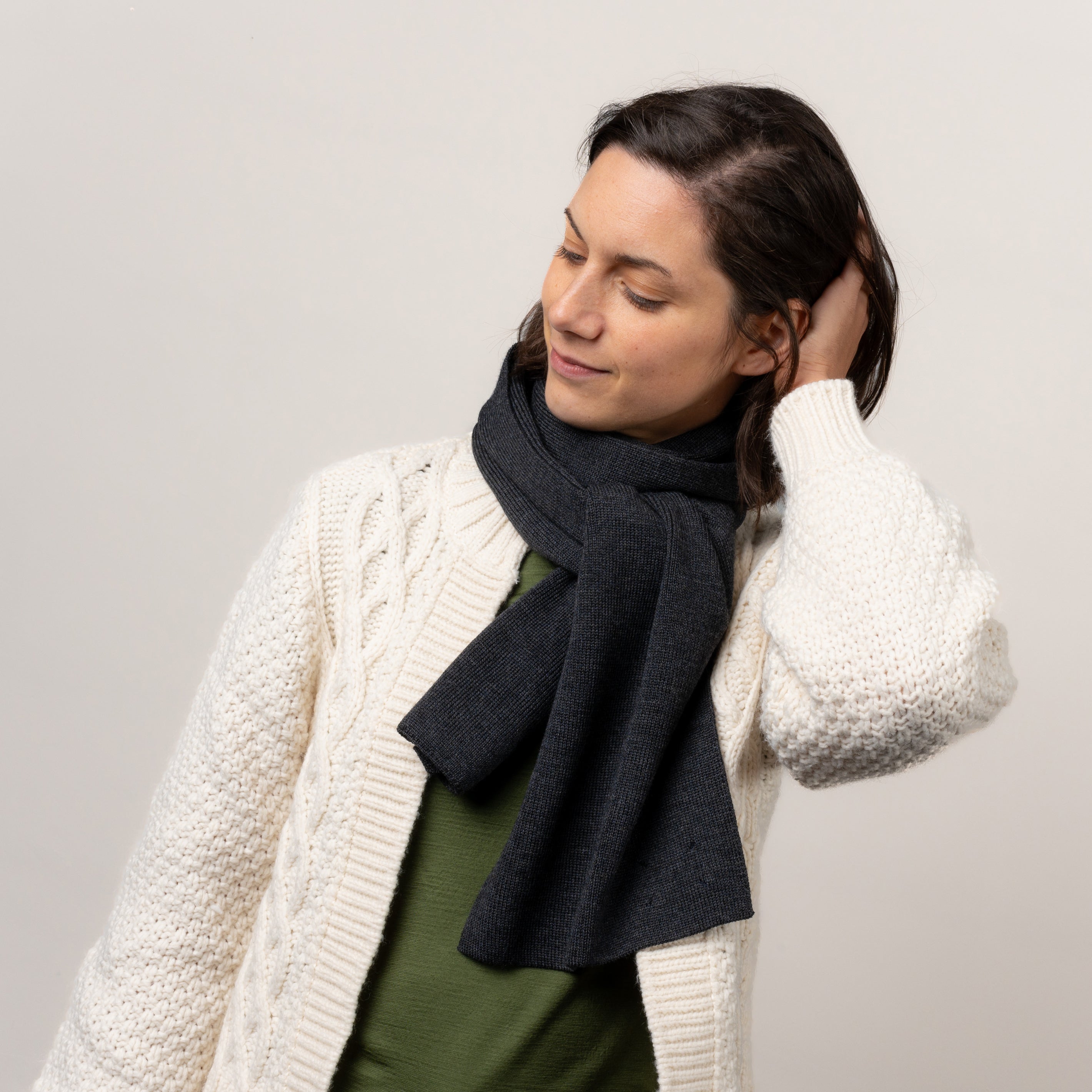 Merino Strickschal von Tom Fyfe in Anthrazit