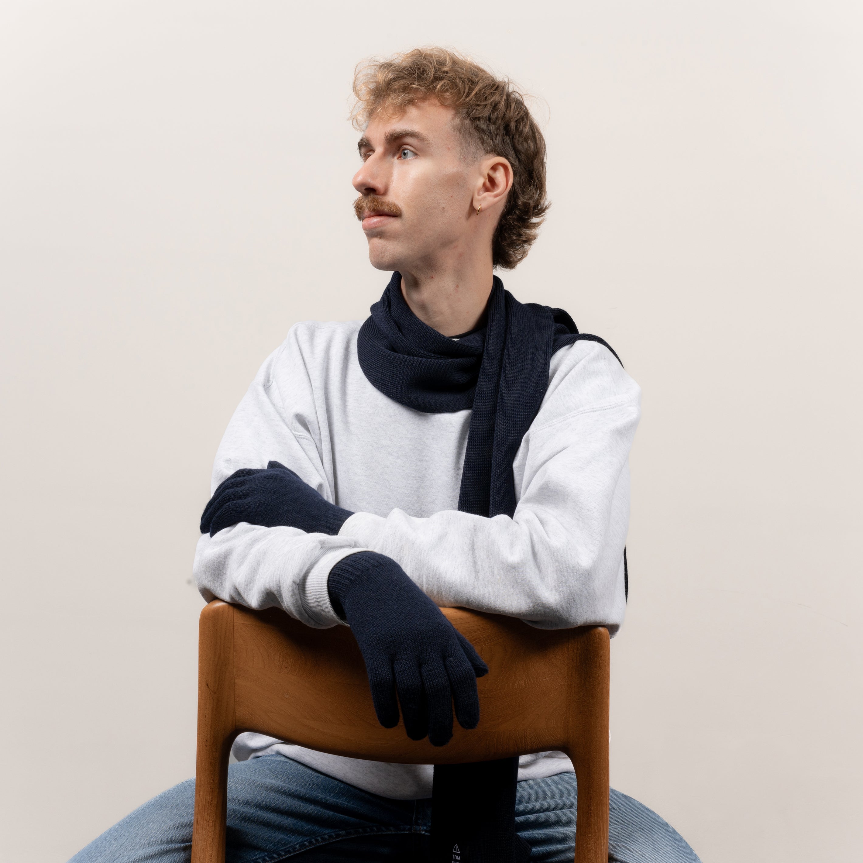 Merino Strickschal von Tom Fyfe in Dunkelblau