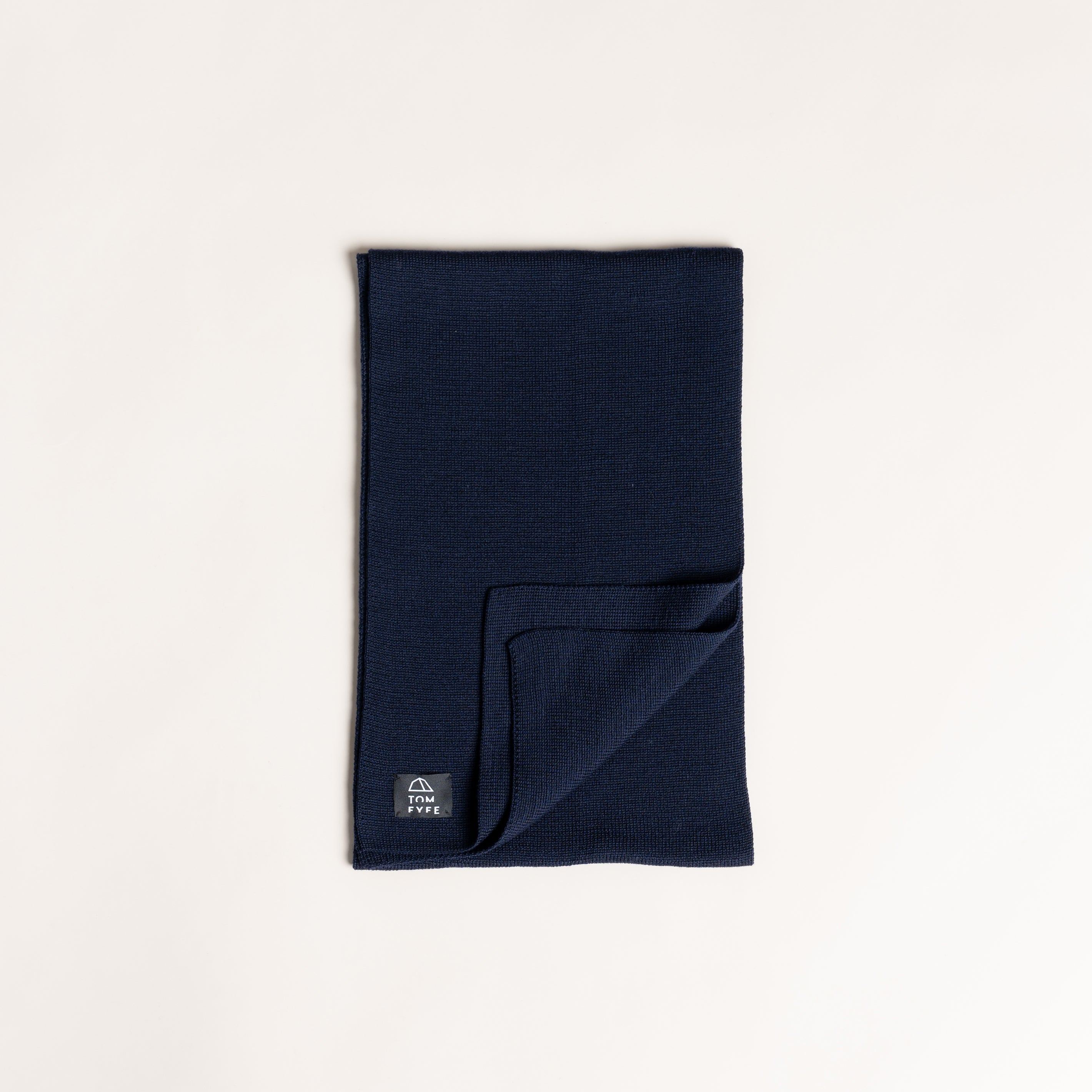 Merino Strickschal von Tom Fyfe in Dunkelblau