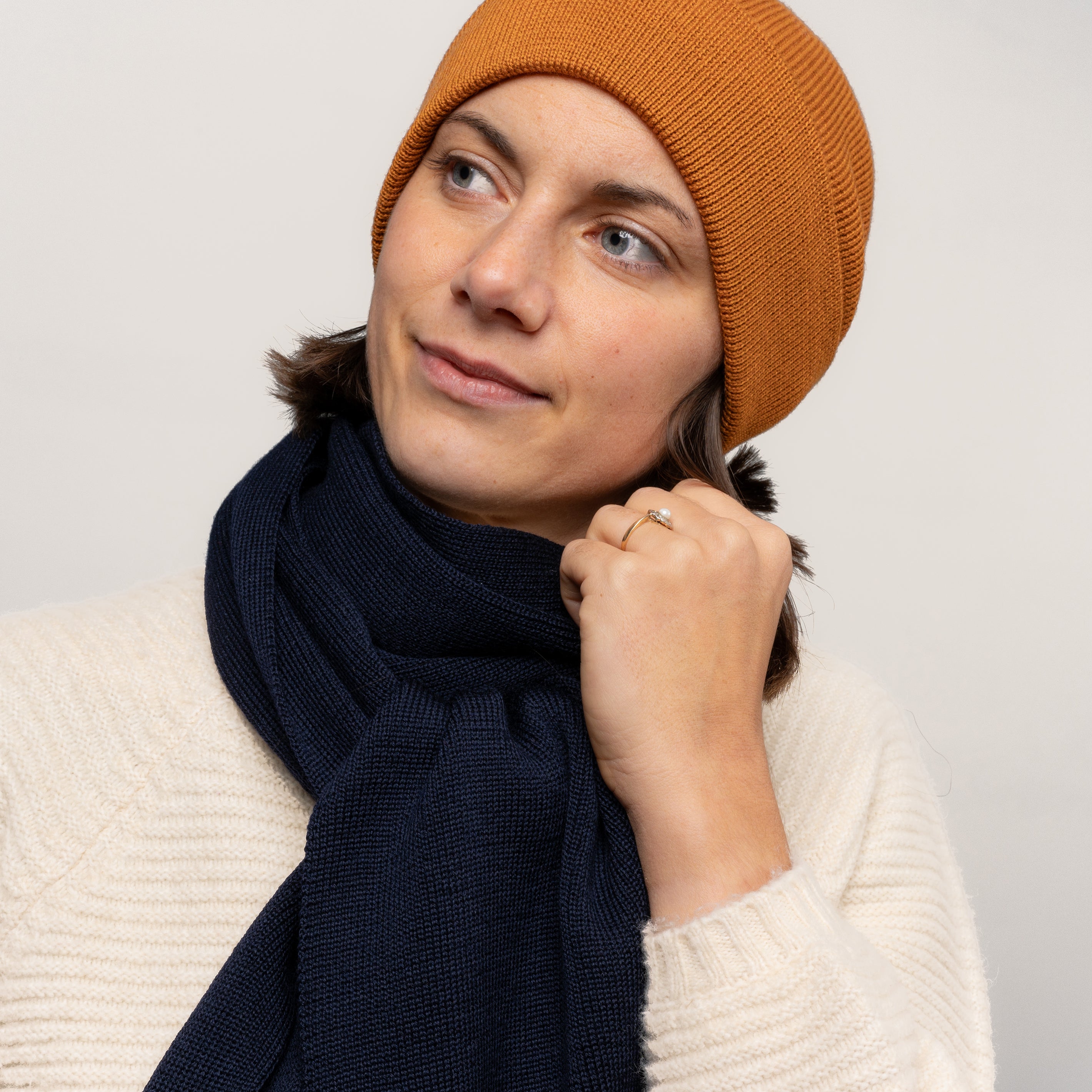 Merino Strickschal von Tom Fyfe in Dunkelblau