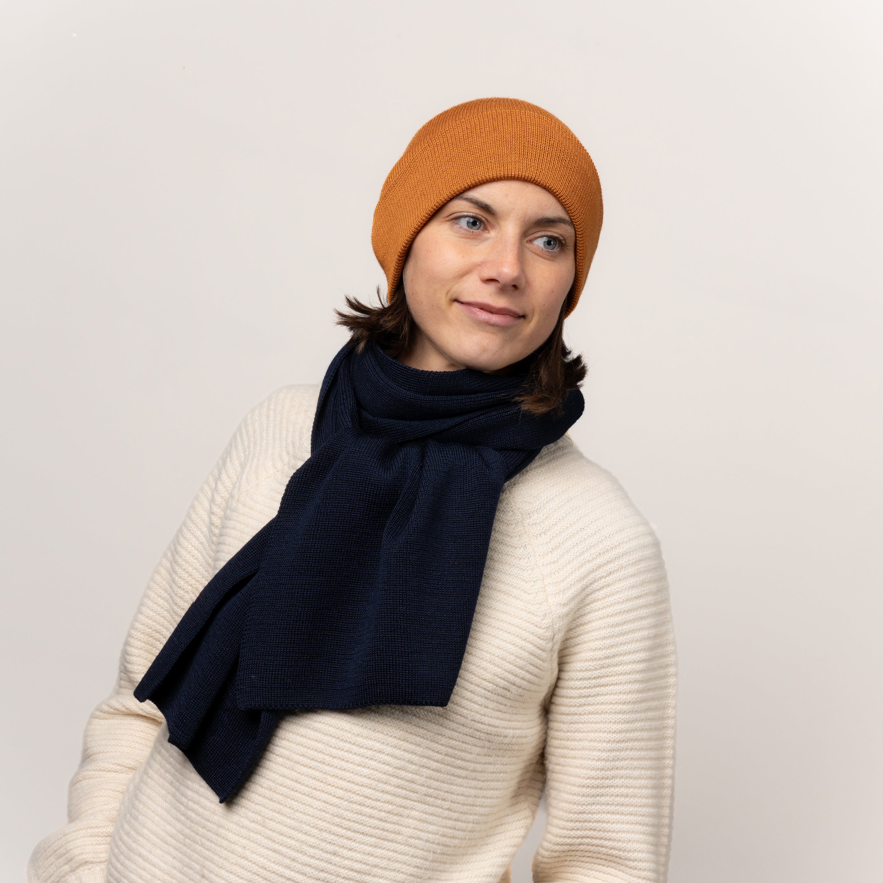 Merino Strickschal von Tom Fyfe in Dunkelblau
