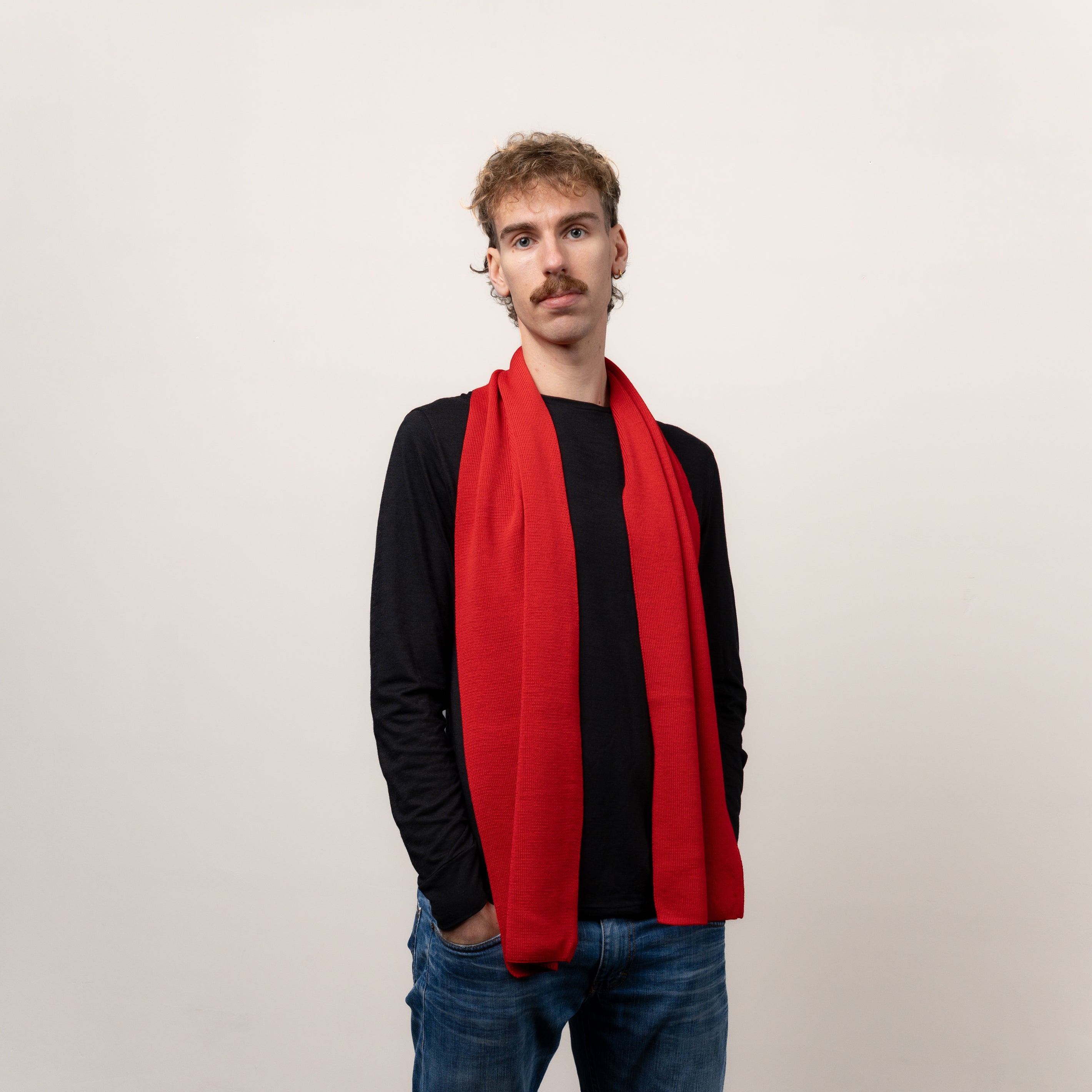 Merino Strickschal von Tom Fyfe in Rot