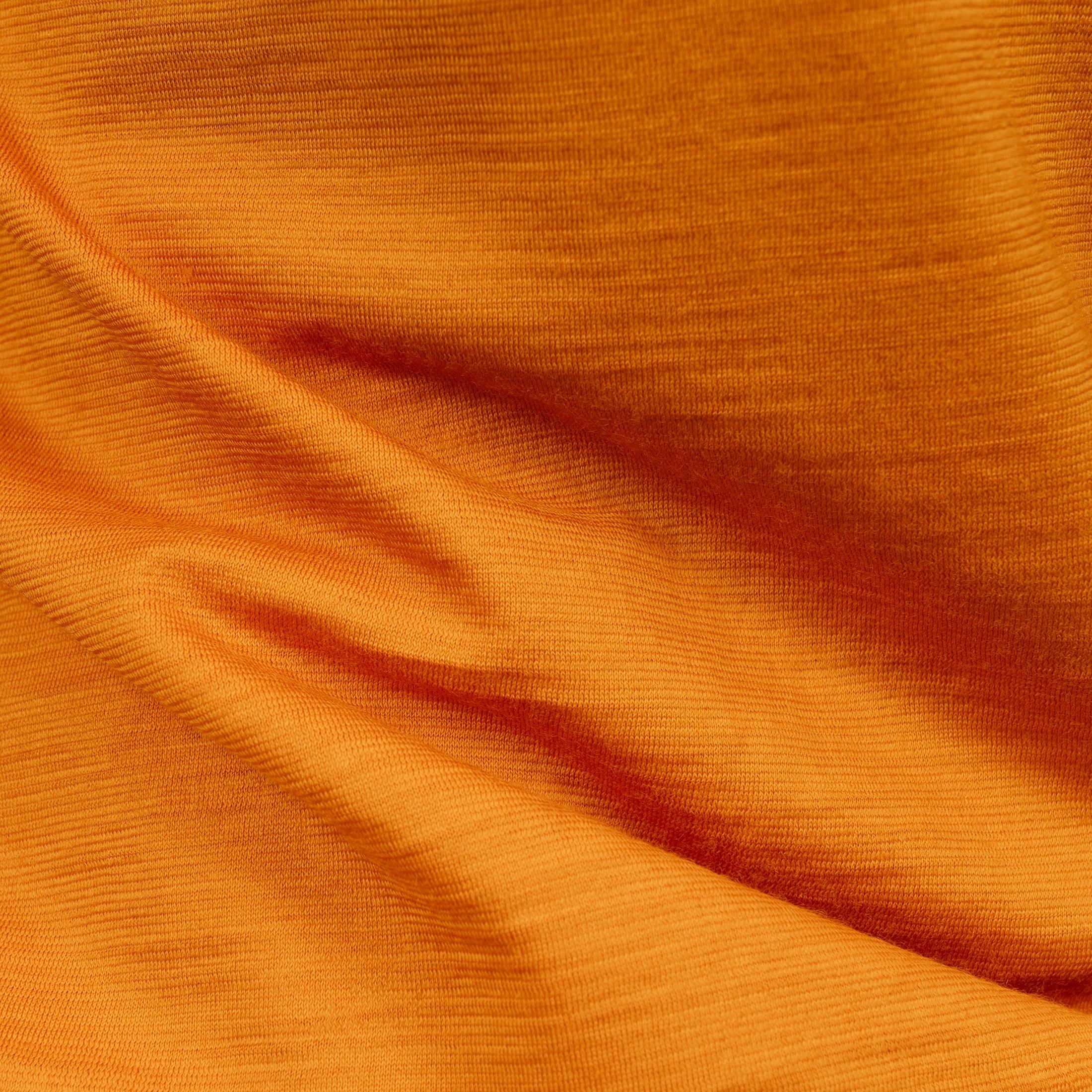 Merino T-Shirt Regular Fit Unisex Nahaufnahme von TOM FYFE in Kurkuma