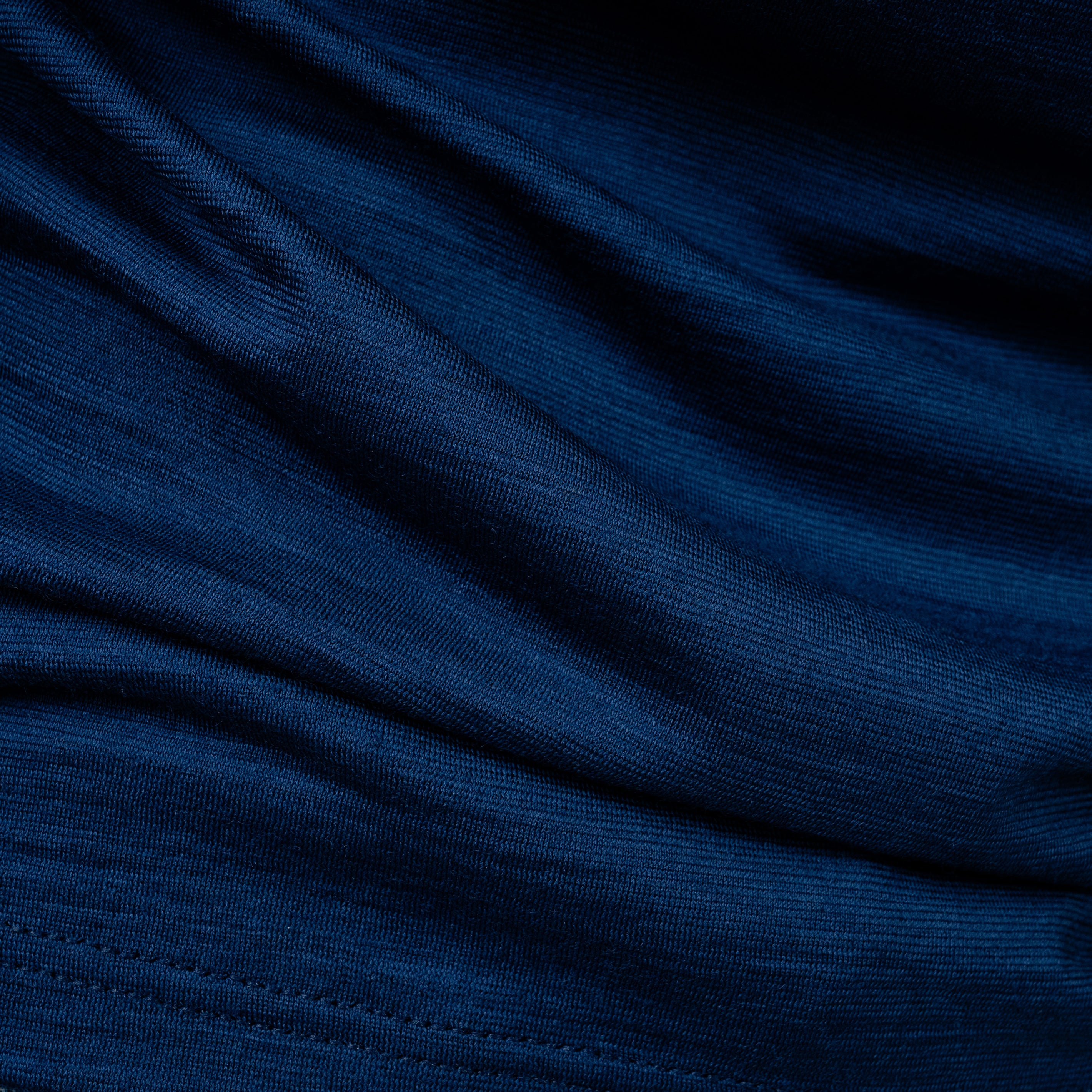 Merino T-Shirt Regular Fit Unisex Nahaufnahme von Tom Fyfe in Marine