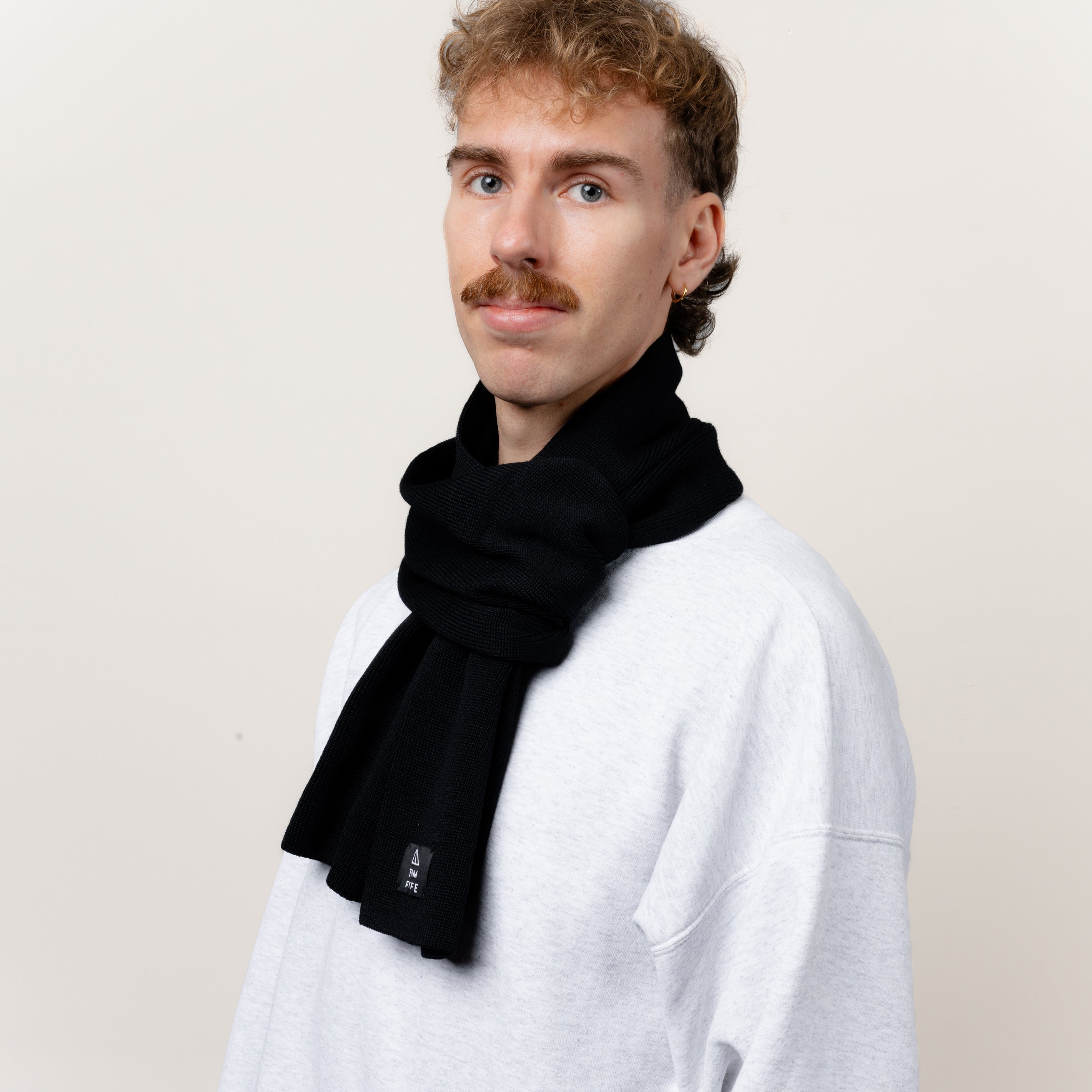Merino Strickschal von Tom Fyfe in Schwarz