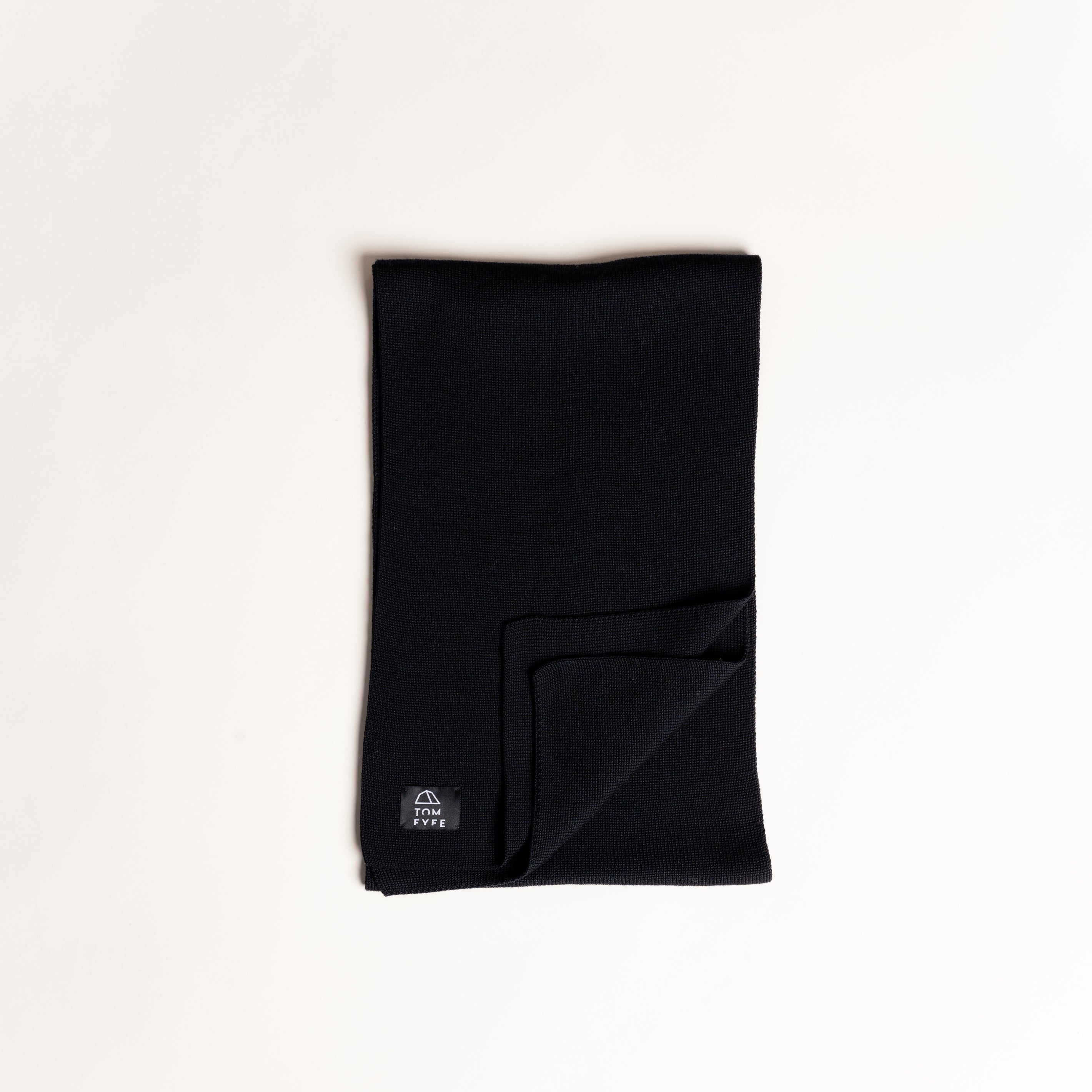 Merino Strickschal von Tom Fyfe in Schwarz