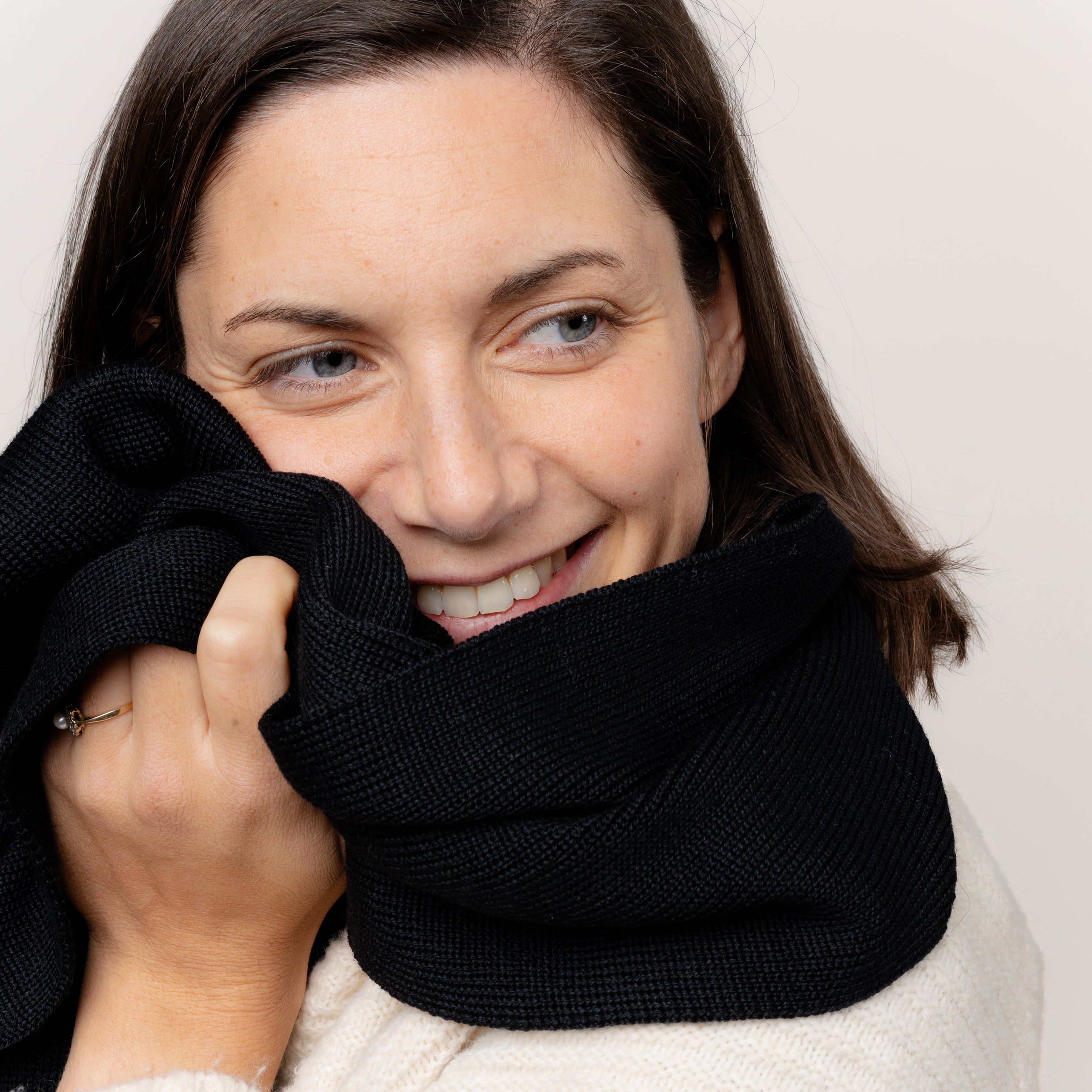 Merino Strickschal von Tom Fyfe in Schwarz