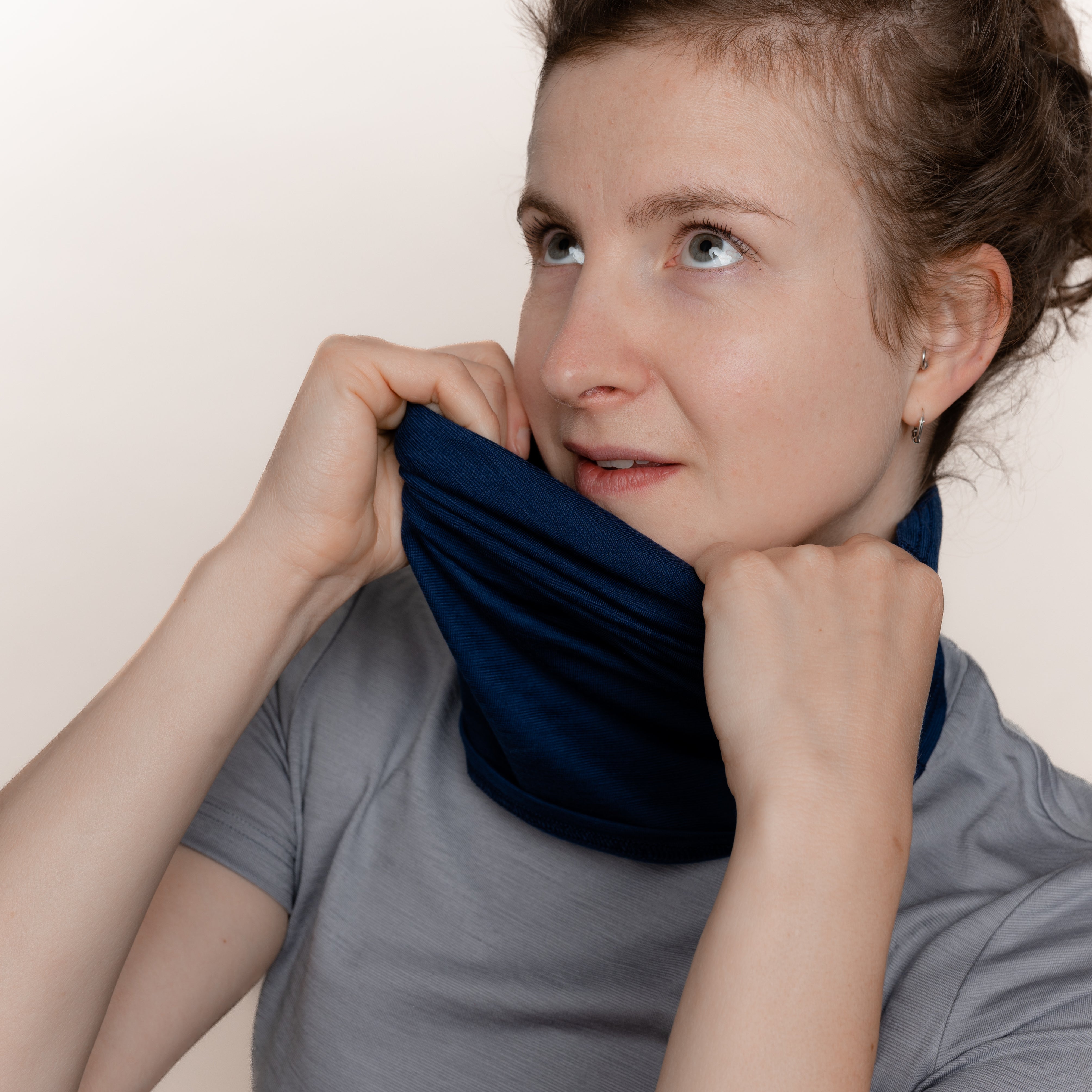 Merino Schlauchschal Multifunktionstuch von Tom Fyfe in Marine als Halstuch