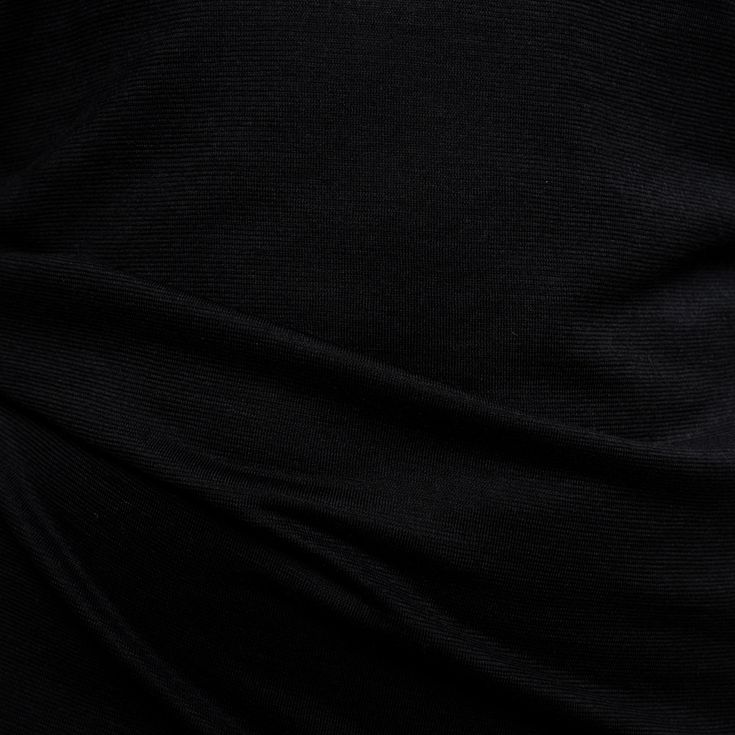 Model mit Merino Damen Tank-Top Nahaufname Stoff von Tom Fyfe in Schwarz