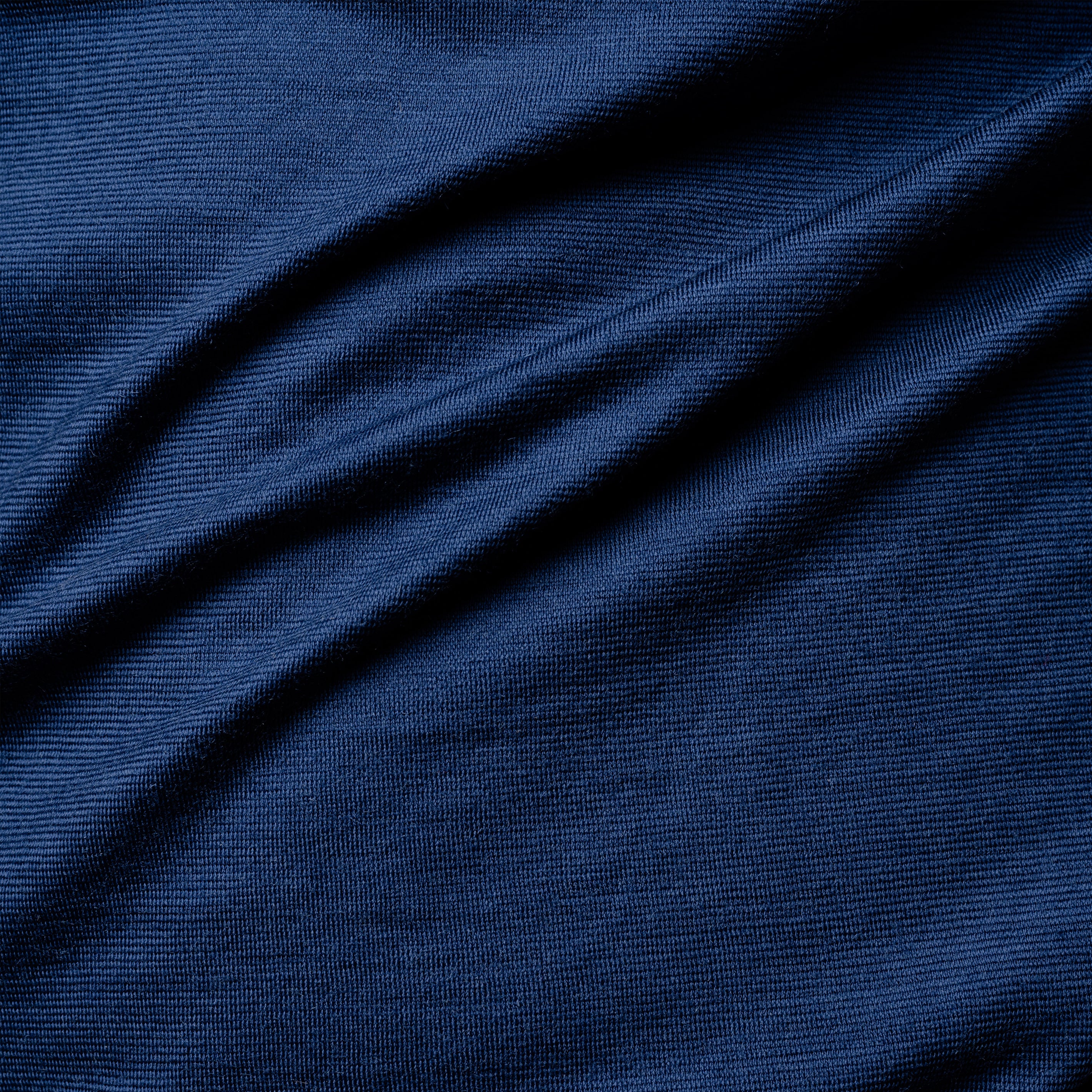 Merino Herren Shirt Nahaufnahme von Tom Fyfe in Marineblau