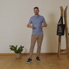 Video mit Felix Neureuther zur Produktvorstellung des TOM FYFE Merino Polo Shirts für Herren in Anthrazit. Gezeigt werden Material, Vorteile, Funktionen und Einsatzbereiche im Alltag und Outdoor. #farbe_anthrazit