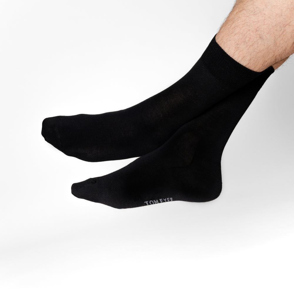 Merino Business Socken von Tom Fyfe von Mann getragen in Schwarz #farbe_schwarz