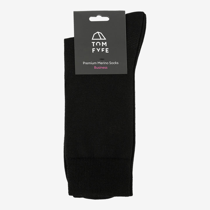 Merino Business Socken von Tom Fyfe mit Verpackung in Schwarz #farbe_schwarz