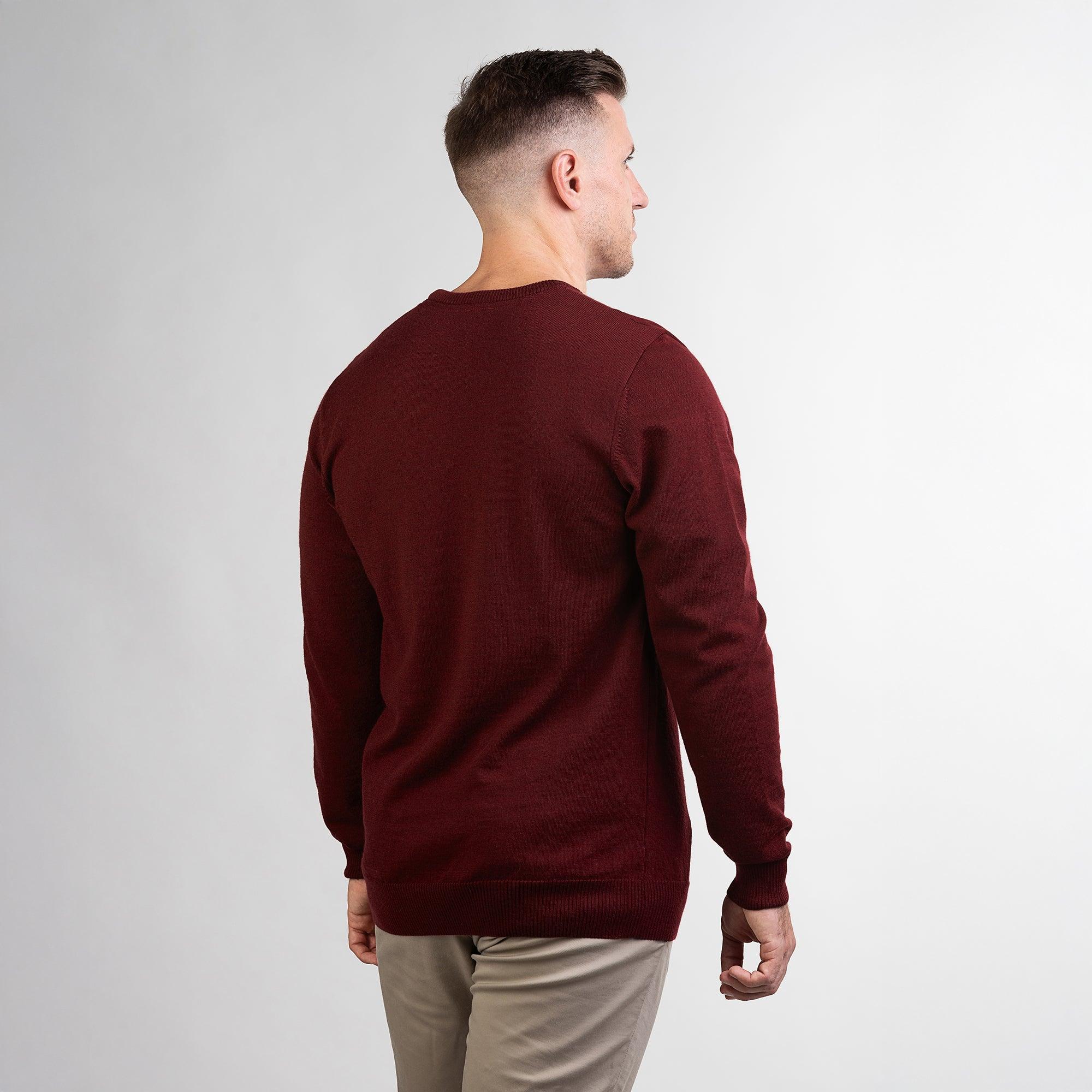TOM FYFE Merino Herren Crewneck Rundhals-Pullover in Bordeaux, Rückansicht 