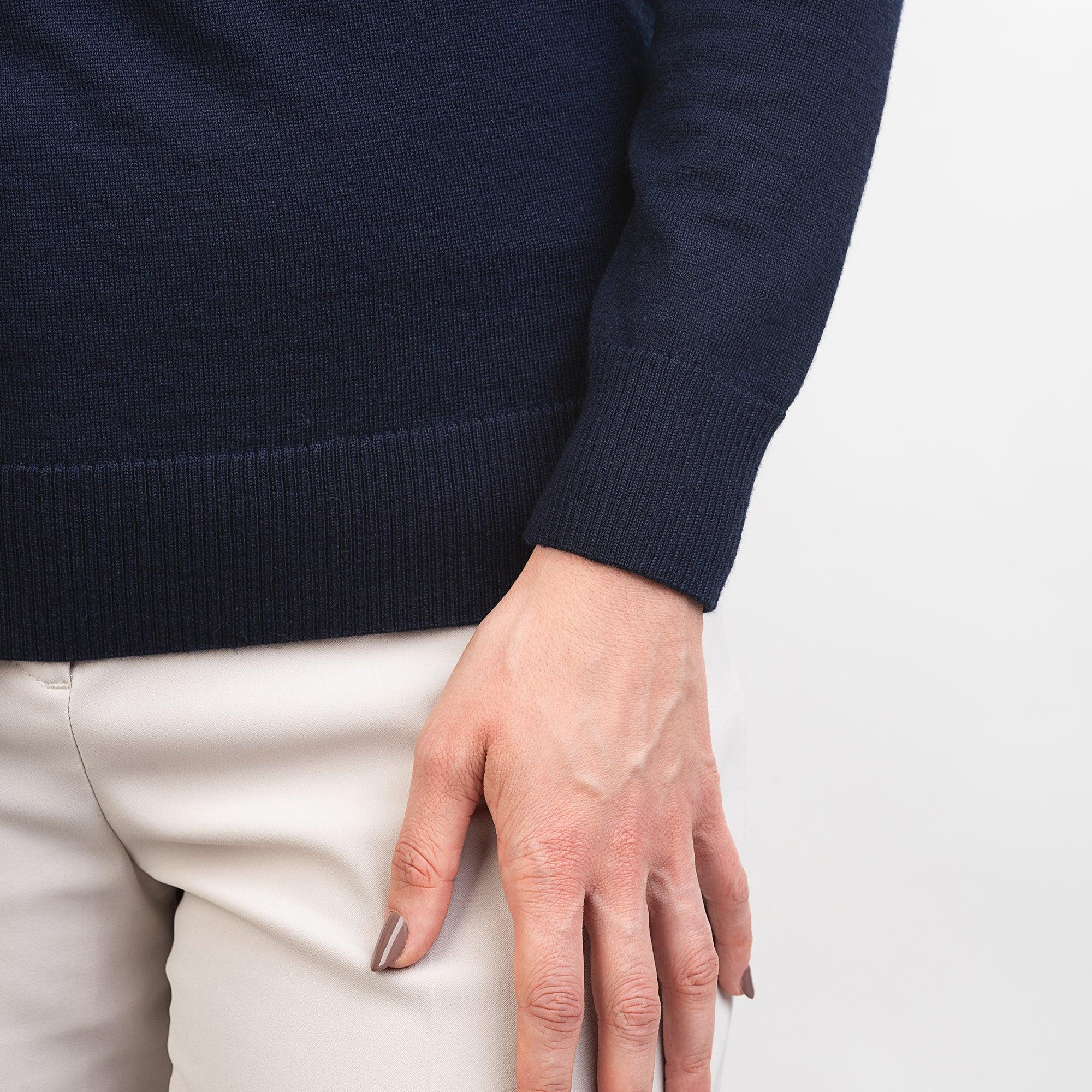 TOM FYFE Merino Damen Crewneck Rundhals-Pullover in Midnight Blue, Detailansicht der Stoffstruktur 