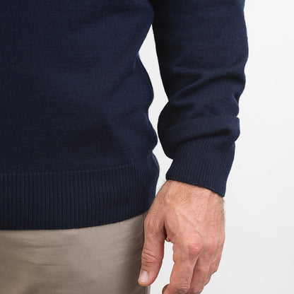 TOM FYFE Merino Herren Crewneck Rundhals-Pullover in Midnight Blue, zweite Detailaufnahme der Stoffstruktur 