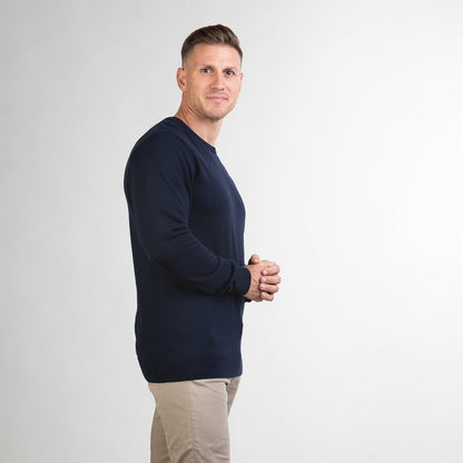 TOM FYFE Merino Herren Crewneck Rundhals-Pullover in Midnight Blue, Seitenansicht 