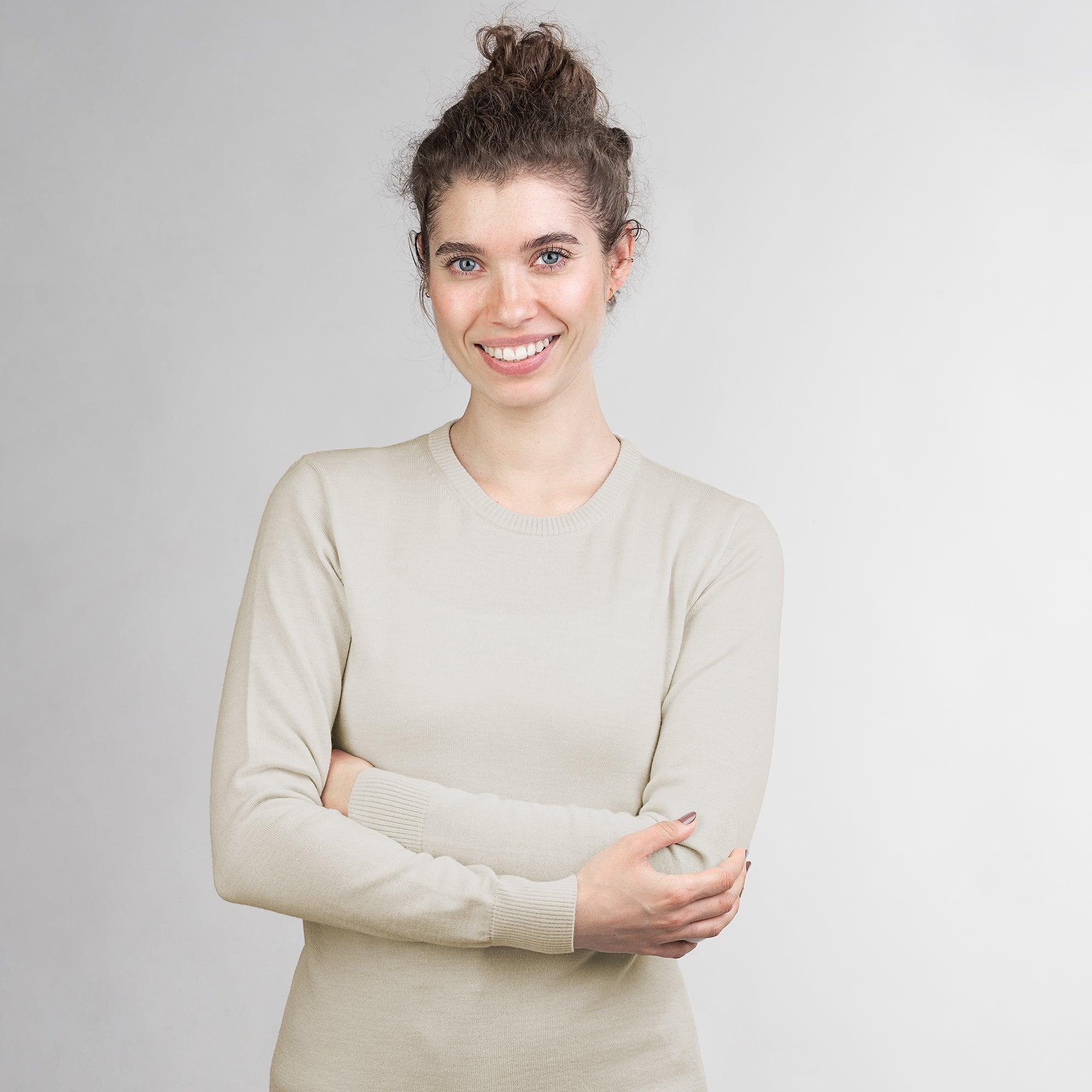 TOM FYFE Merino Damen Crewneck Rundhals-Pullover in Wollweiß, zweite Nahaufnahme der Frontansicht 