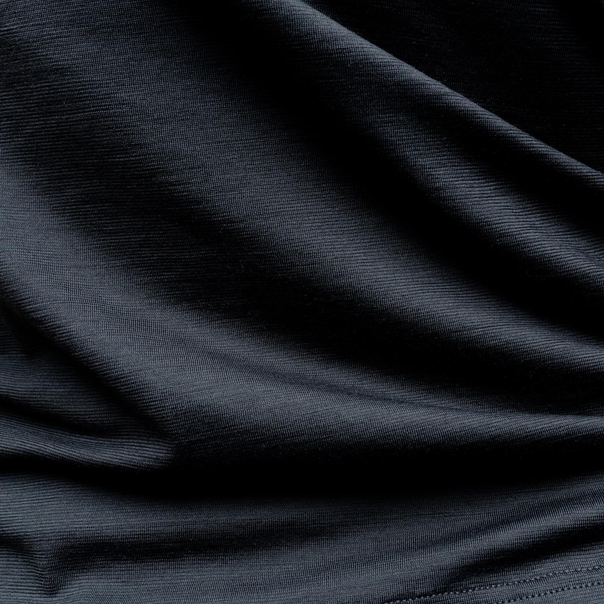 Nahaufnahme vom Stoff von Tom Fyfe Shirt Damen in Anthrazit 