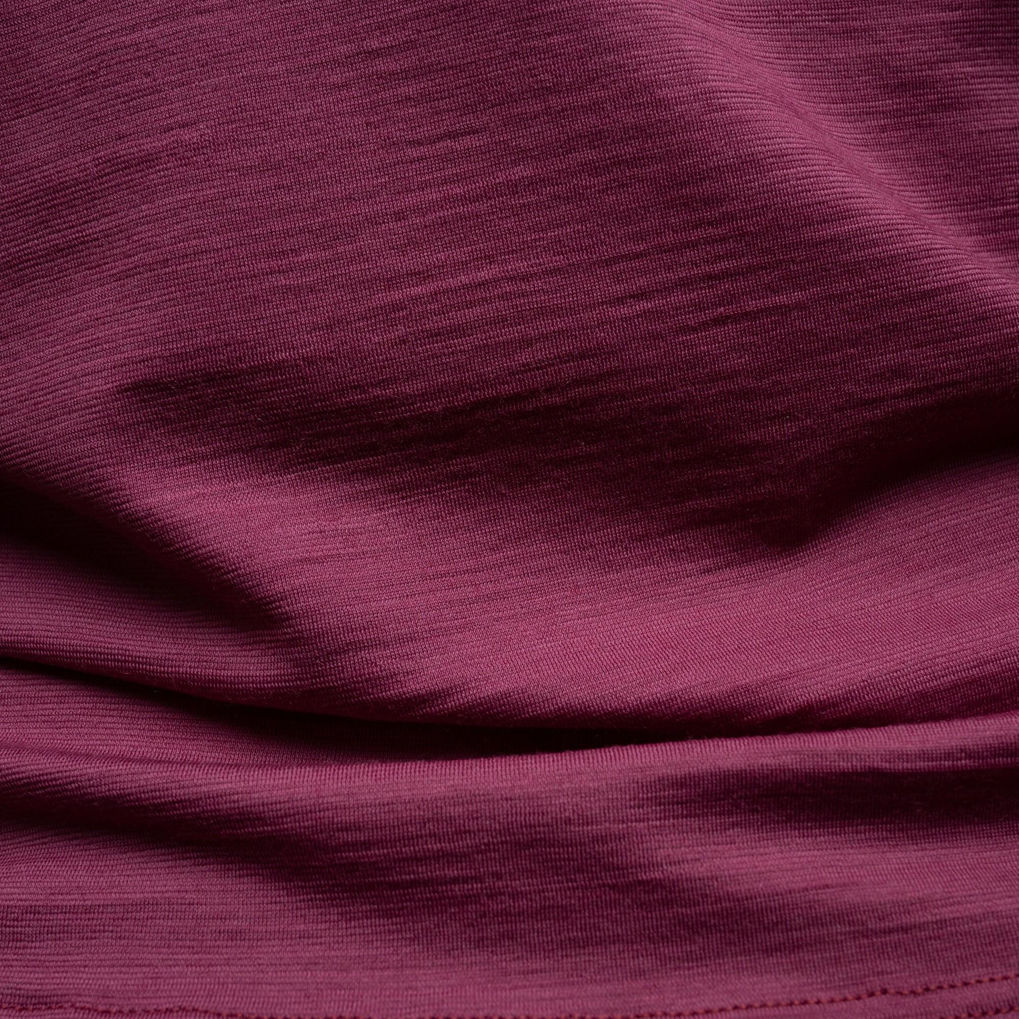 Nahaufnahme vom Stoff von Tom Fyfe Shirt Damen in Brombeere 