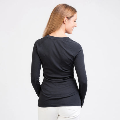 Merino Damen Performance 220 Raglan Langarmshirt Rückansicht von TOM FYFE in Graphite 
