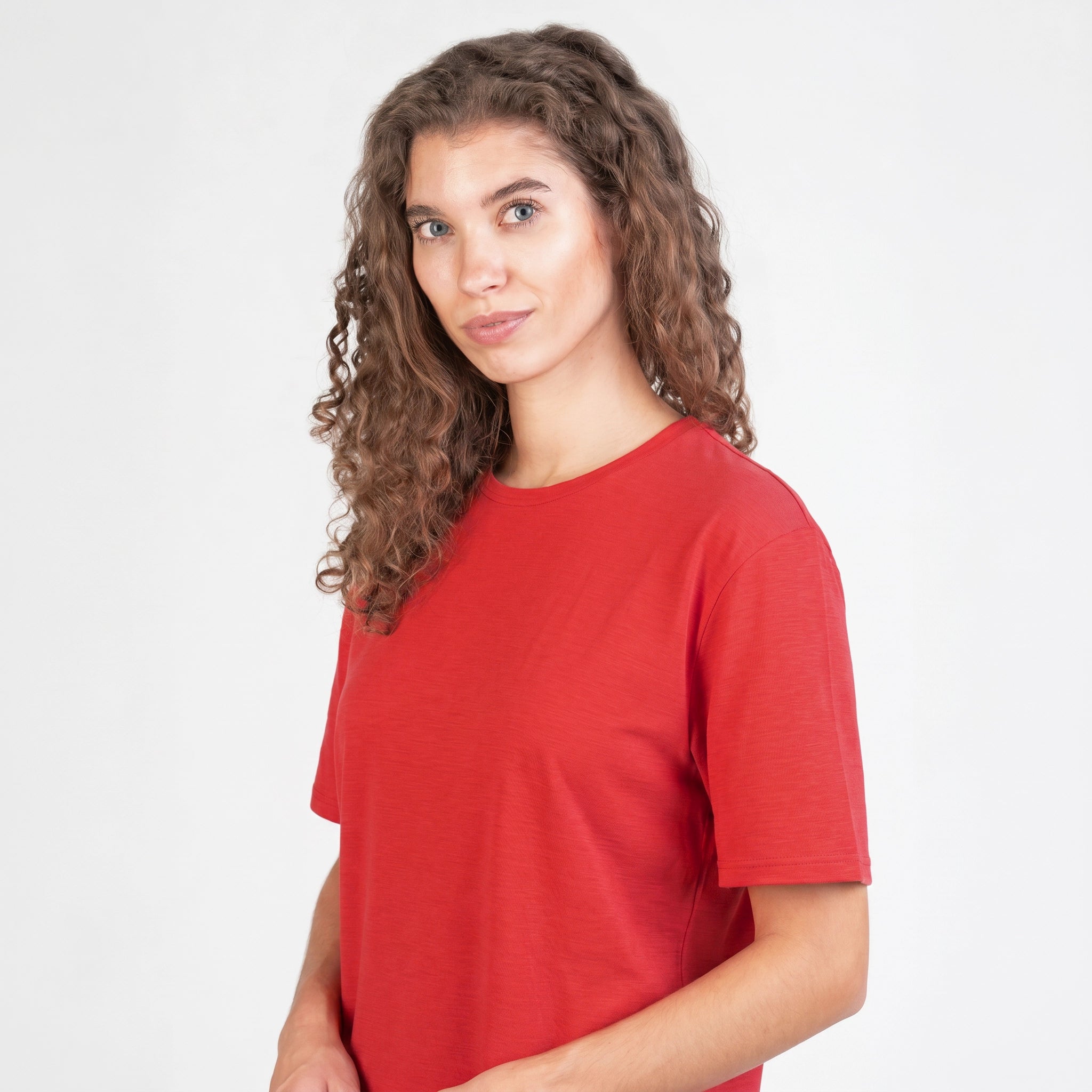 Merino T-Shirt Regular Fit Damen Nahansicht Vorderseite von TOM FYFE in Coral Red 