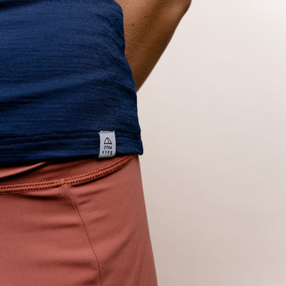 Merino Damen Tank-Top von Tom Fyfe in Marine mit angenähtem Stofflabel mit Logo 