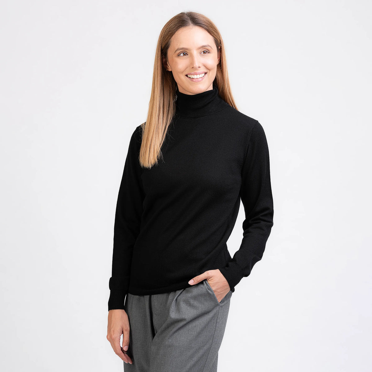 TOM FYFE Merino Damen Turtleneck-Pullover in Schwarz Frontansicht 2 
